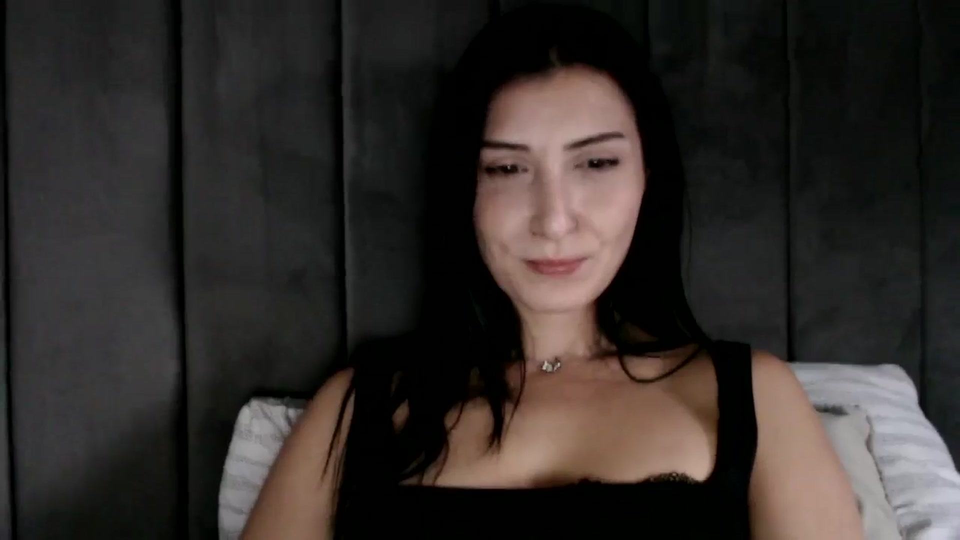 Gallery image thumbnail from Yara_77's myfreecams stream on, 12/03/2025, 12:03 image 8 of 20