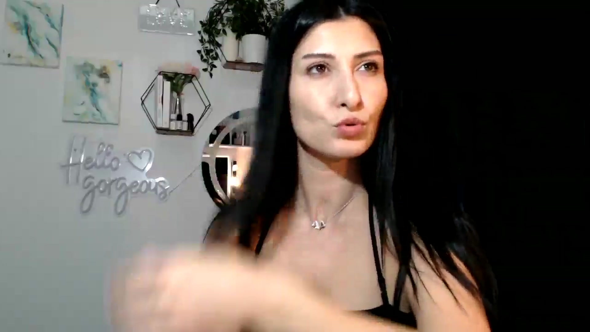Gallery image thumbnail from Yara_77's myfreecams stream on, 12/05/2025, 14:18 image 12 of 20