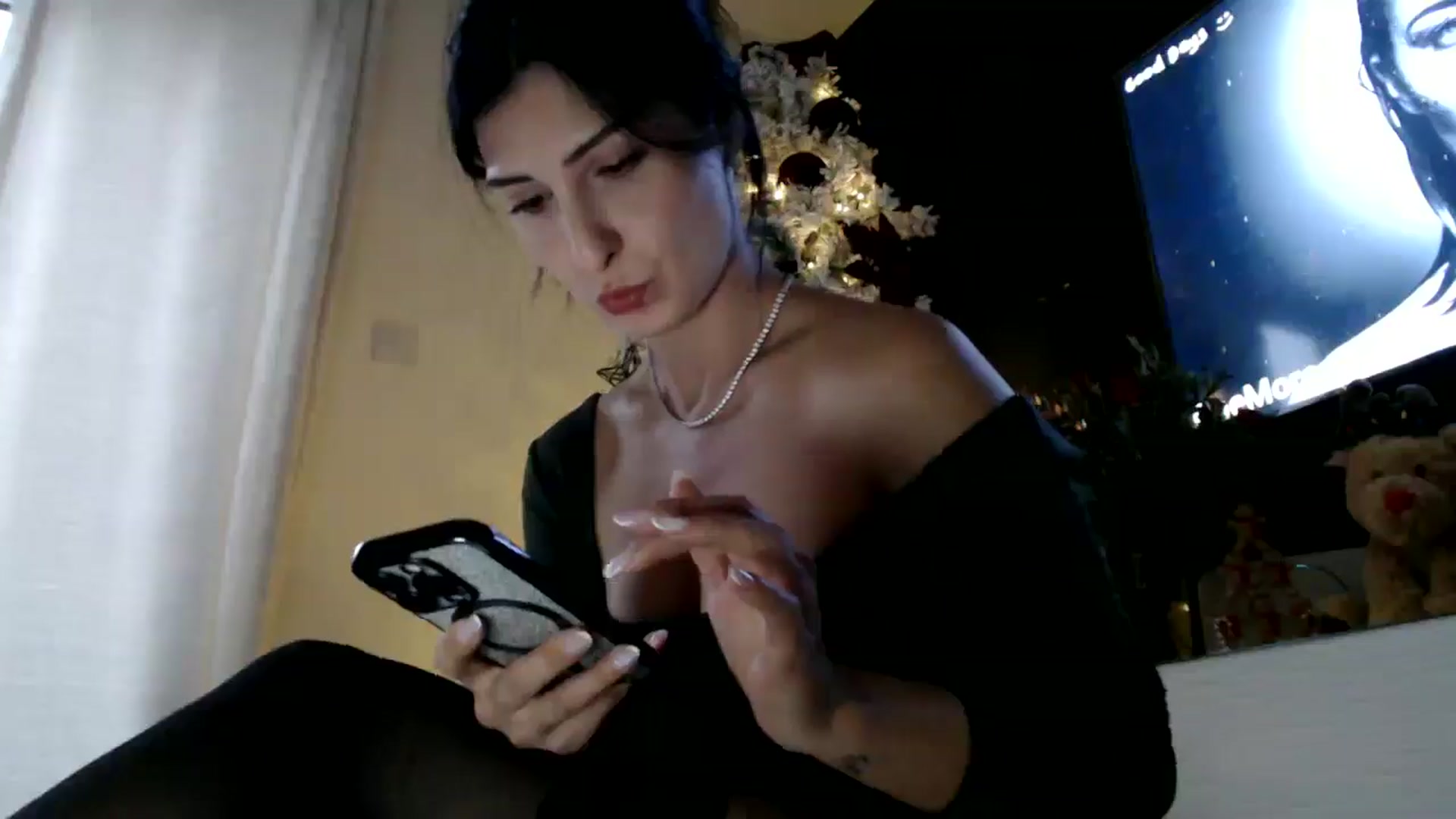 Gallery image thumbnail from Yara_77's myfreecams stream on, 12/07/2025, 15:25 image 10 of 20