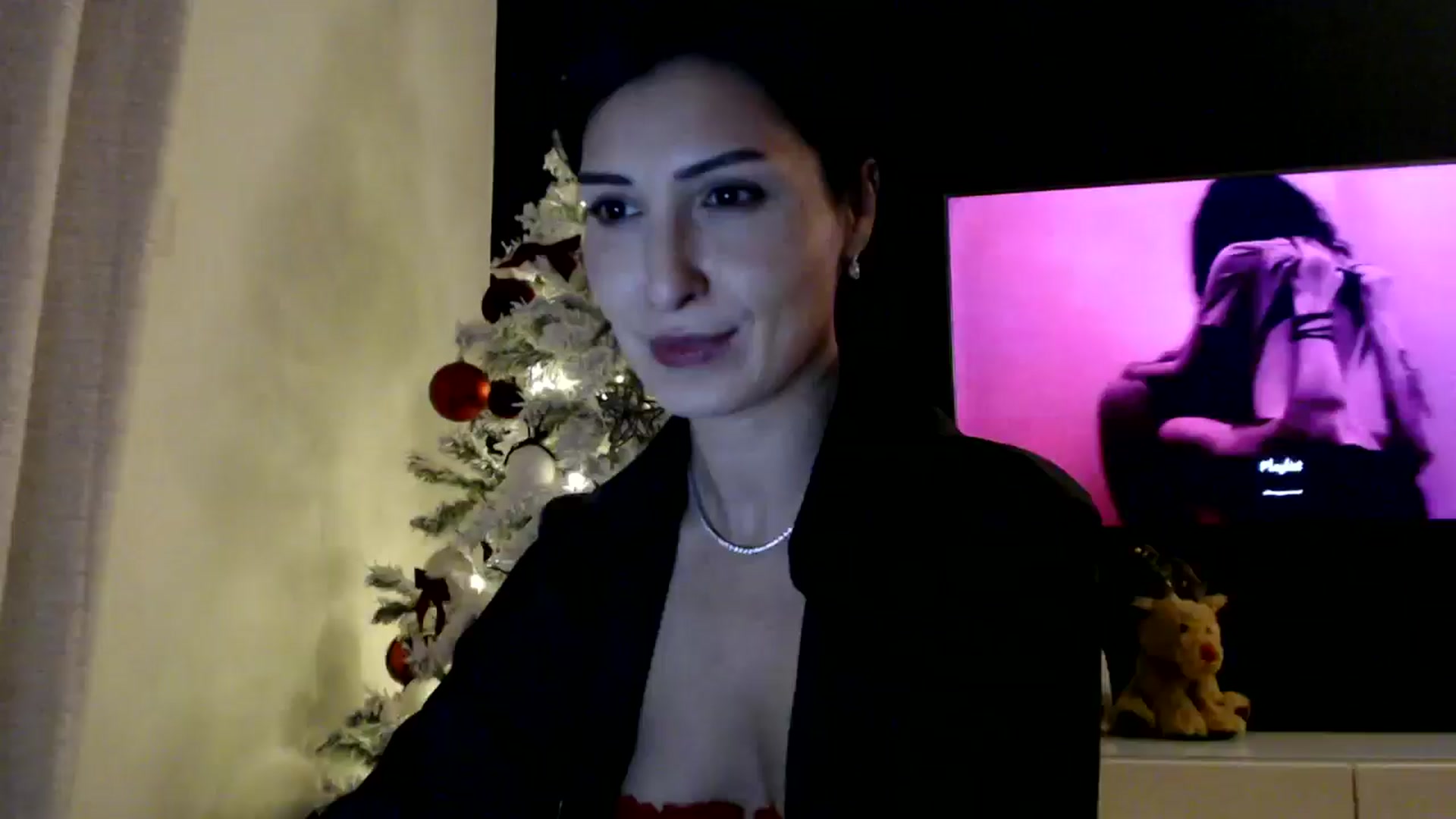 Gallery image thumbnail from Yara_77's myfreecams stream on, 12/07/2025, 17:17 image 14 of 20