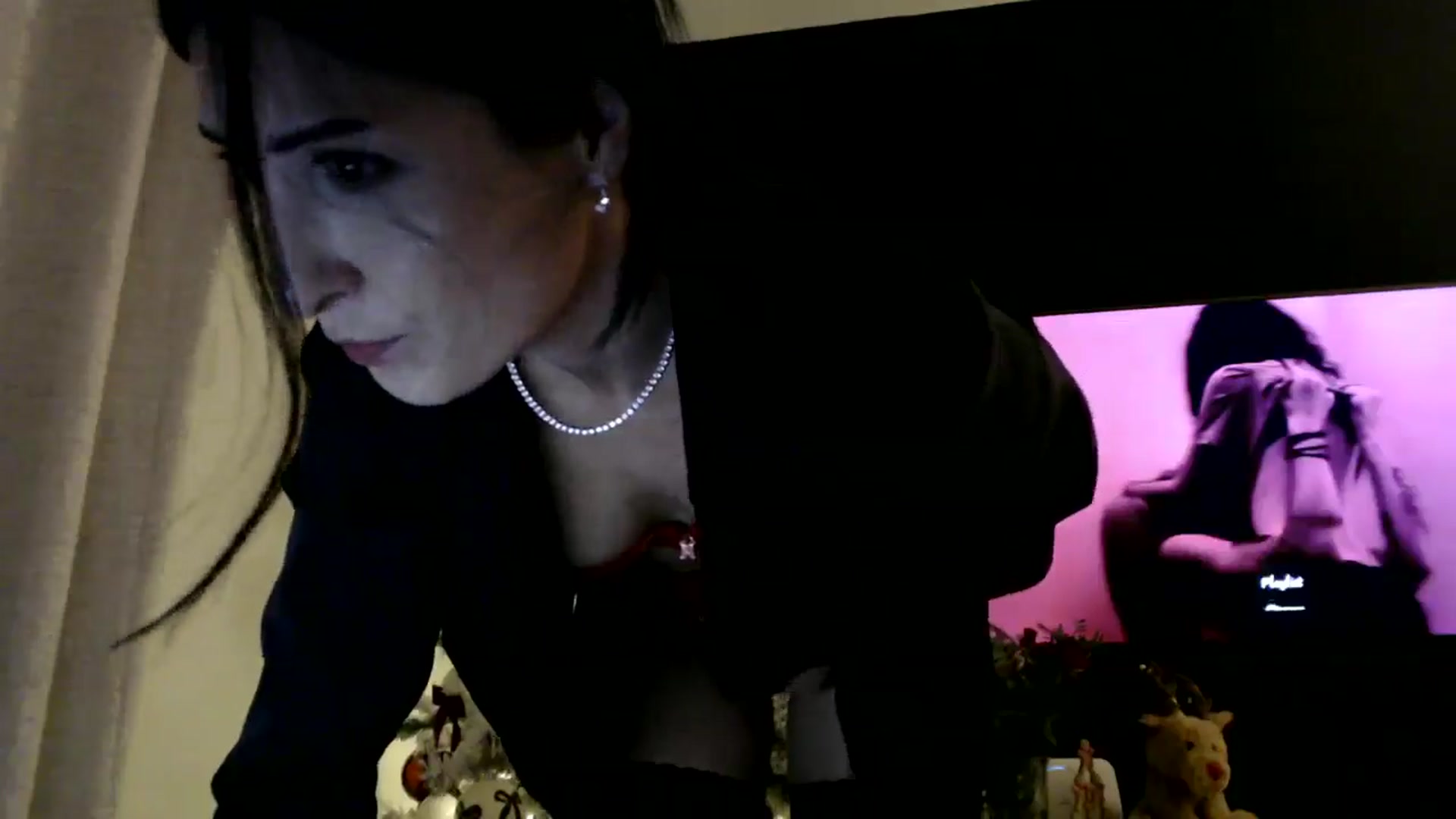Gallery image thumbnail from Yara_77's myfreecams stream on, 12/07/2025, 17:17 image 9 of 20