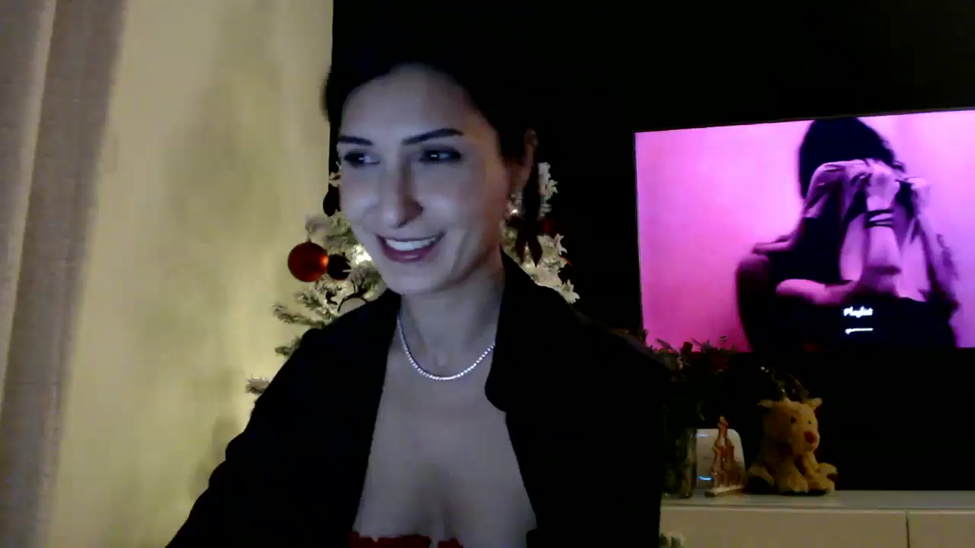 Gallery image thumbnail from Yara_77's myfreecams stream on, 12/07/2025, 17:17 image 12 of 20