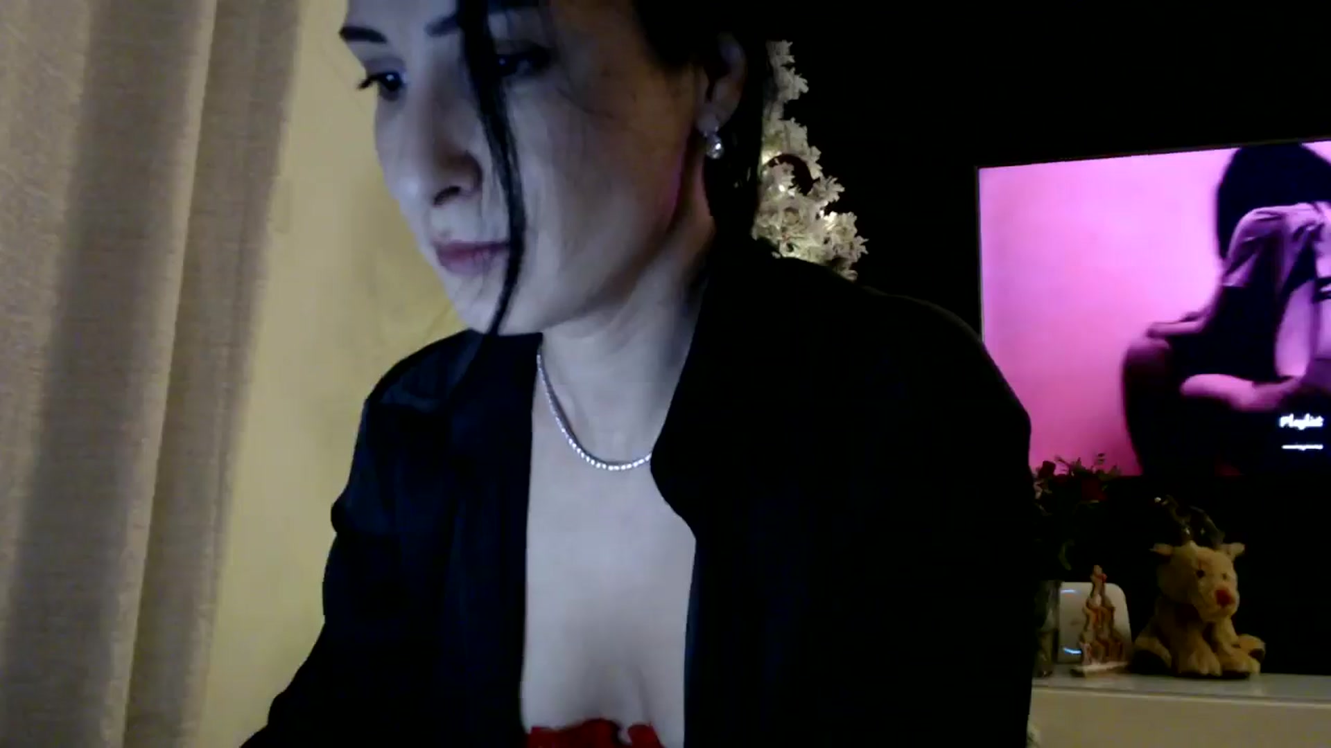 Gallery image thumbnail from Yara_77's myfreecams stream on, 12/07/2025, 17:17 image 6 of 20