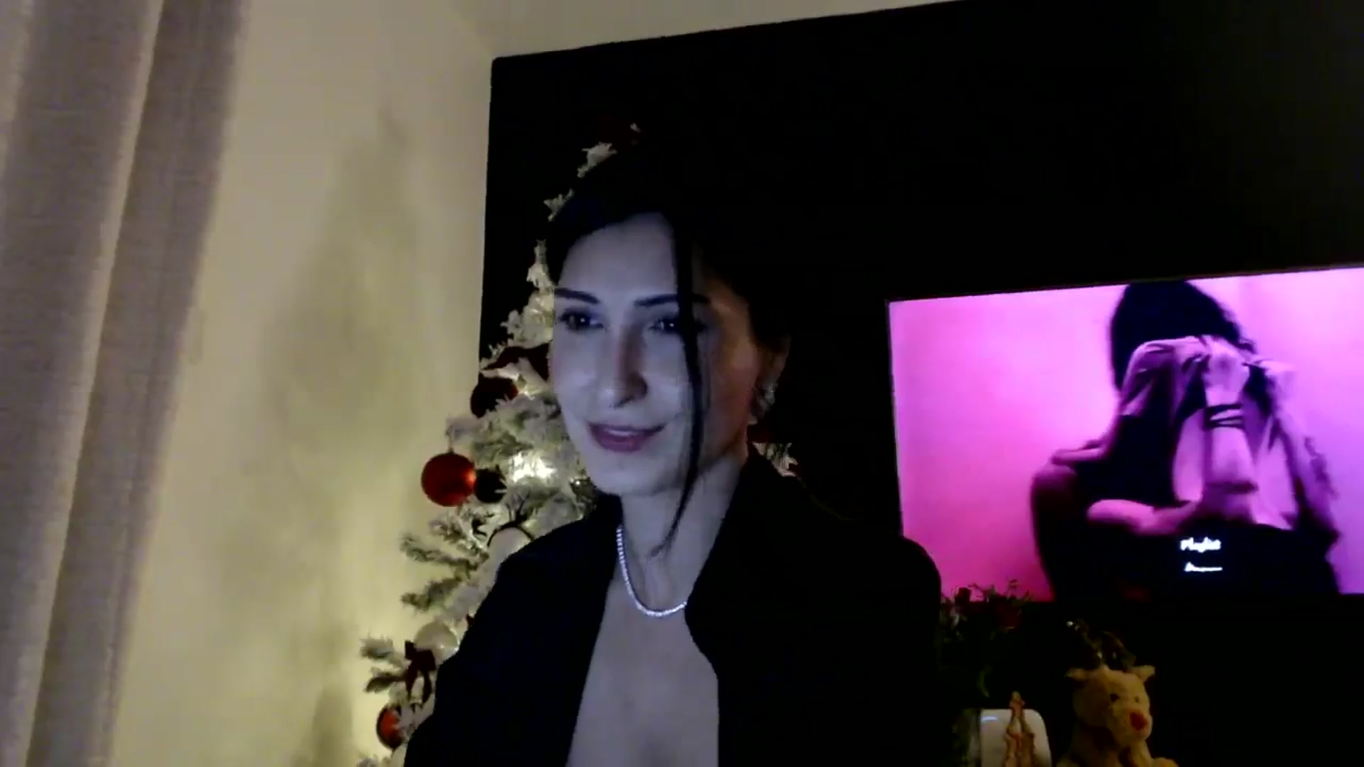 Gallery image thumbnail from Yara_77's myfreecams stream on, 12/07/2025, 17:17 image 10 of 20