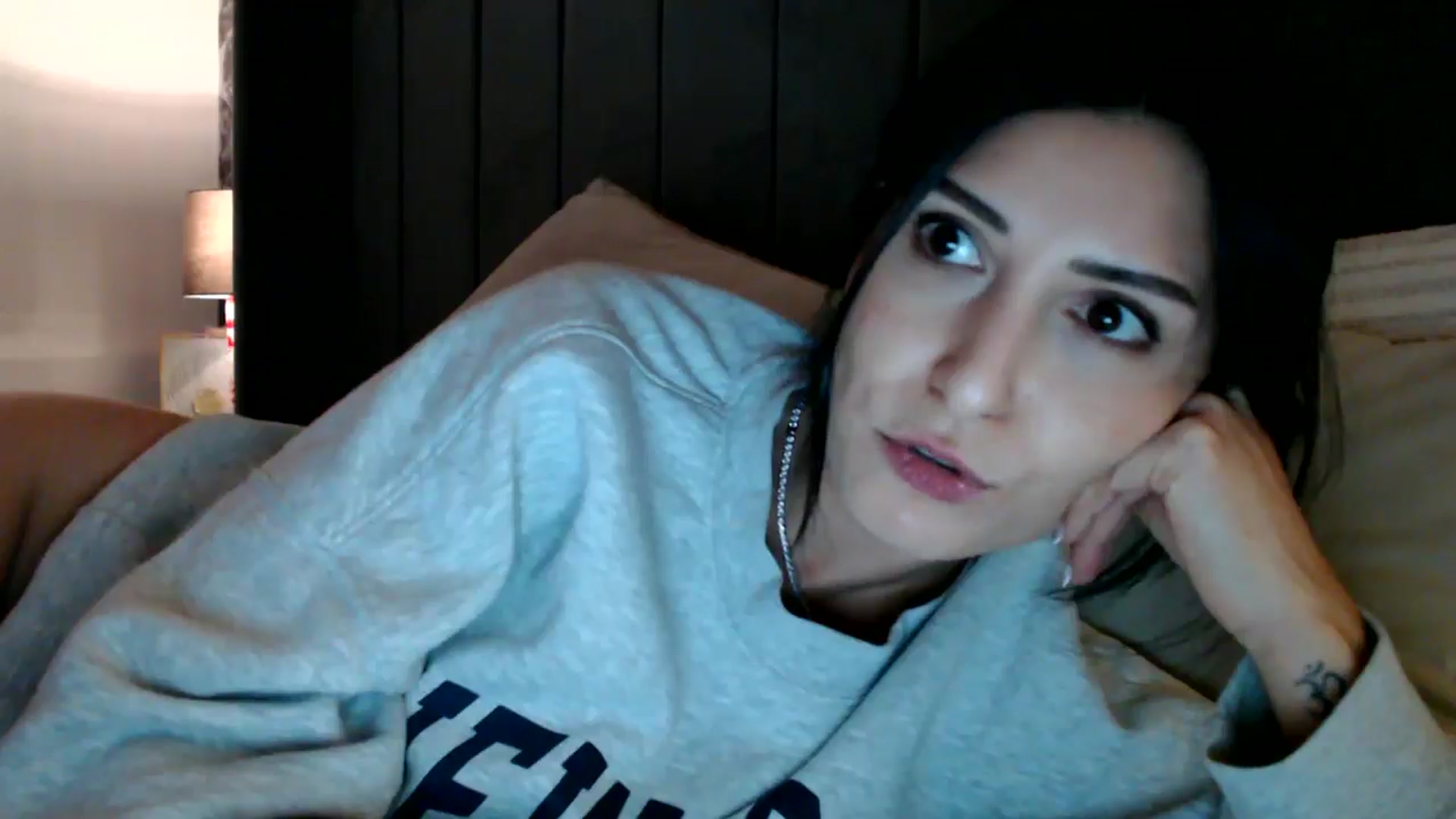 Gallery image thumbnail from Yara_77's myfreecams stream on, 12/07/2025, 20:00 image 11 of 20