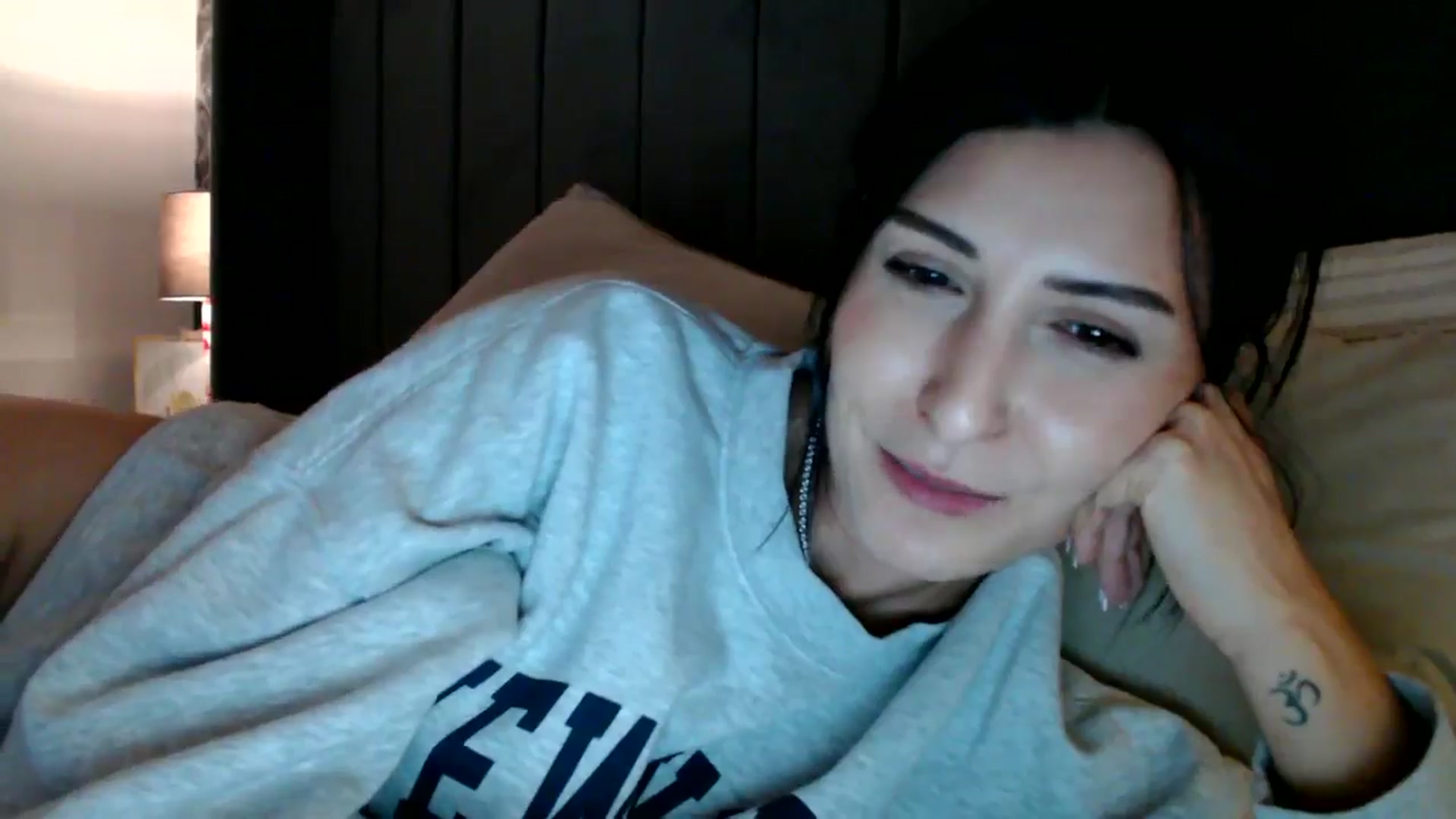 Gallery image thumbnail from Yara_77's myfreecams stream on, 12/07/2025, 20:00 image 12 of 20