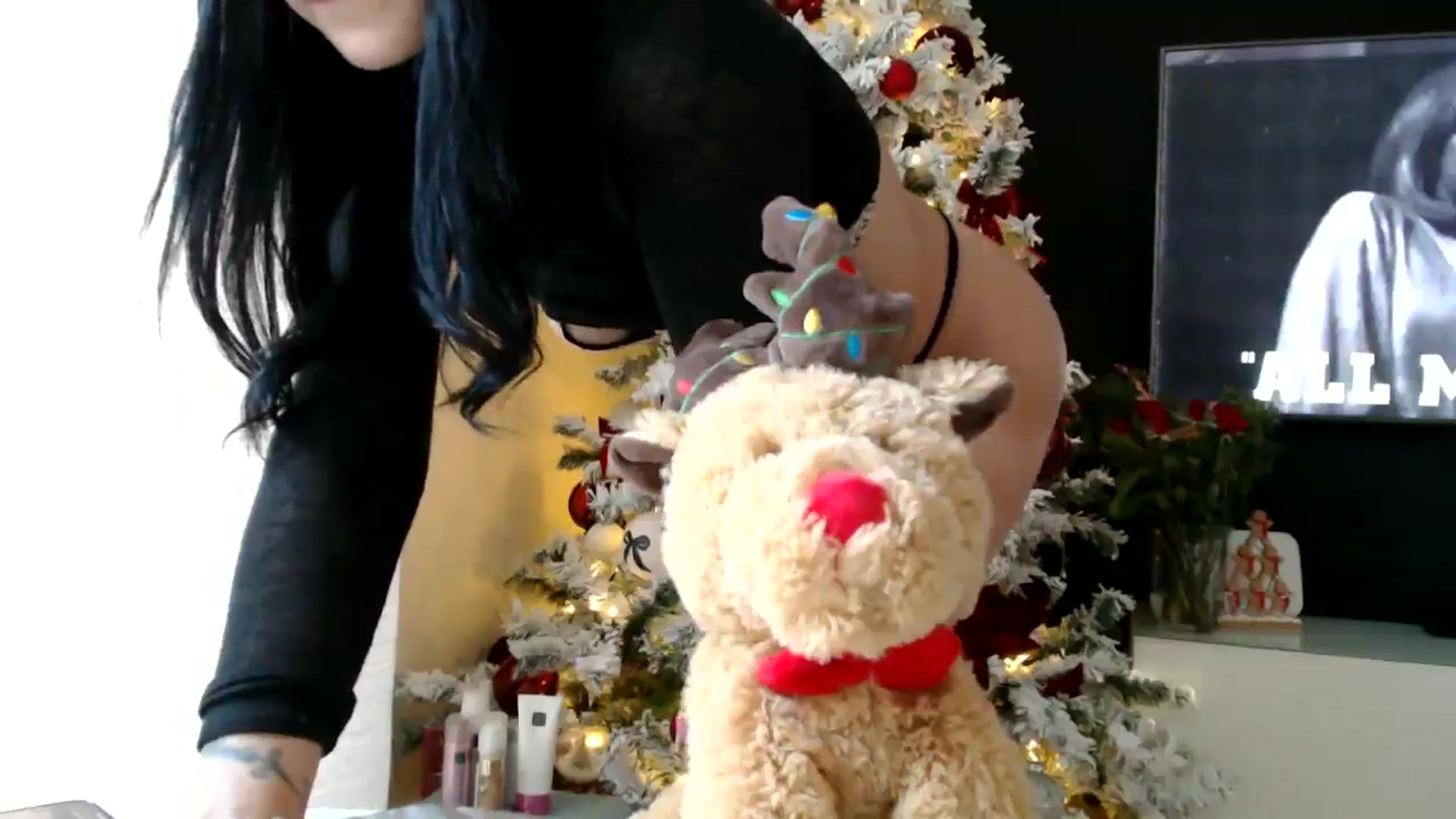 Gallery image thumbnail from Yara_77's myfreecams stream on, 12/10/2025, 13:44 image 5 of 20