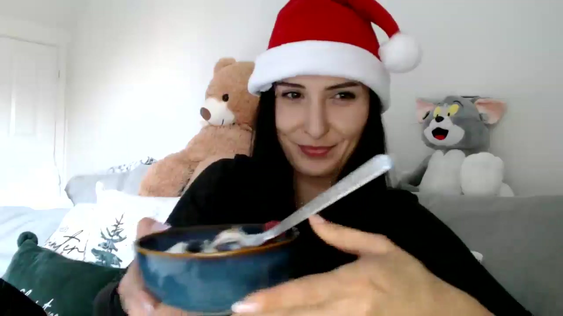 Gallery image thumbnail from Yara_77's myfreecams stream on, 12/10/2025, 13:44 image 15 of 20