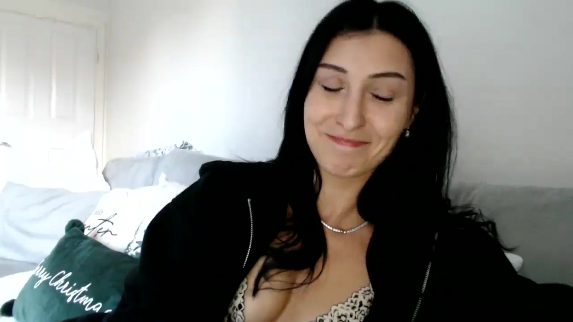 Gallery image thumbnail from Yara_77's myfreecams stream on, 12/10/2025, 14:27 image 3 of 20
