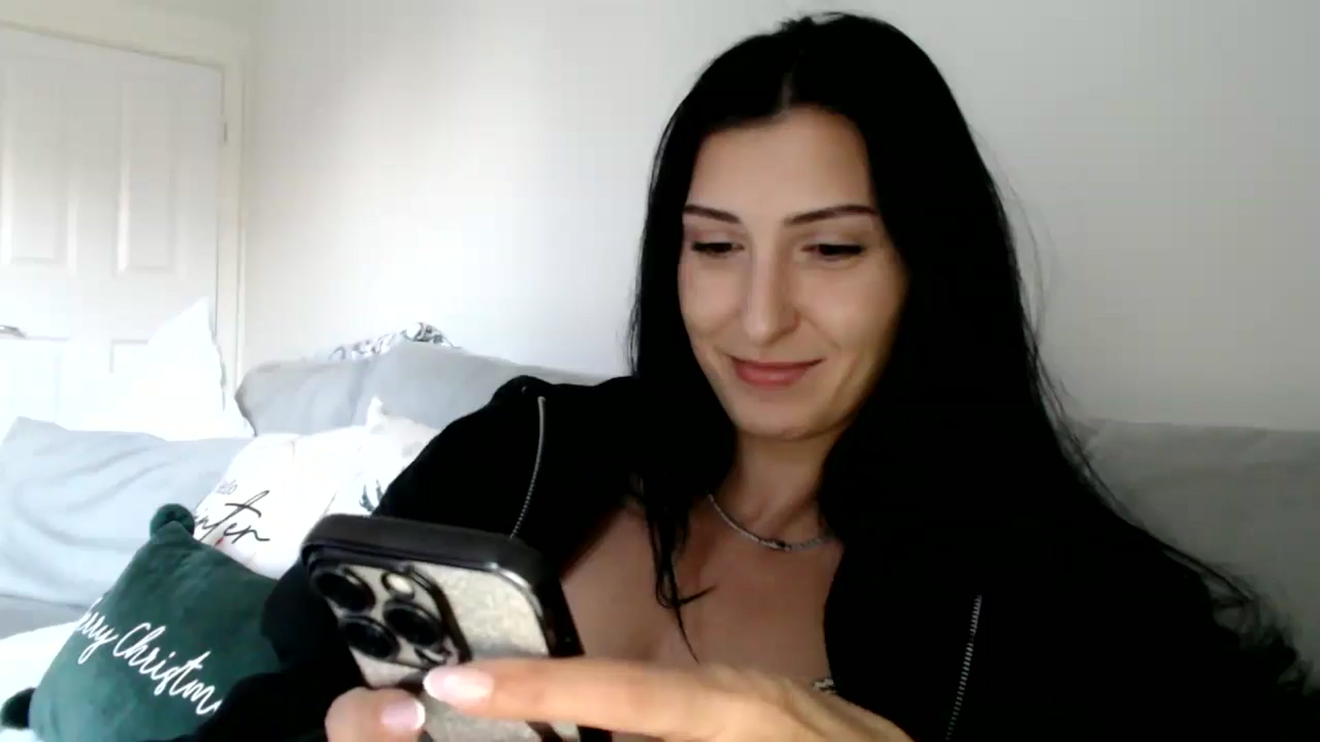 Gallery image thumbnail from Yara_77's myfreecams stream on, 12/10/2025, 14:27 image 6 of 20