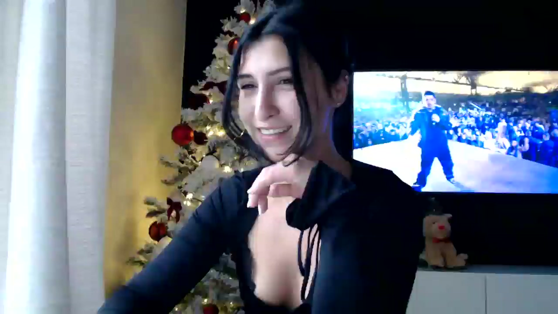 Gallery image thumbnail from Yara_77's myfreecams stream on, 12/12/2025, 13:01 image 11 of 20