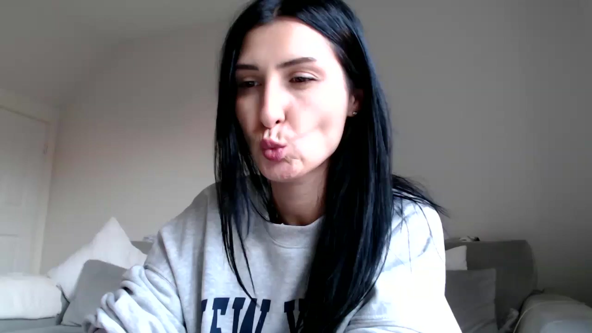 Gallery image thumbnail from Yara_77's myfreecams stream on, 12/16/2025, 14:55 image 17 of 20