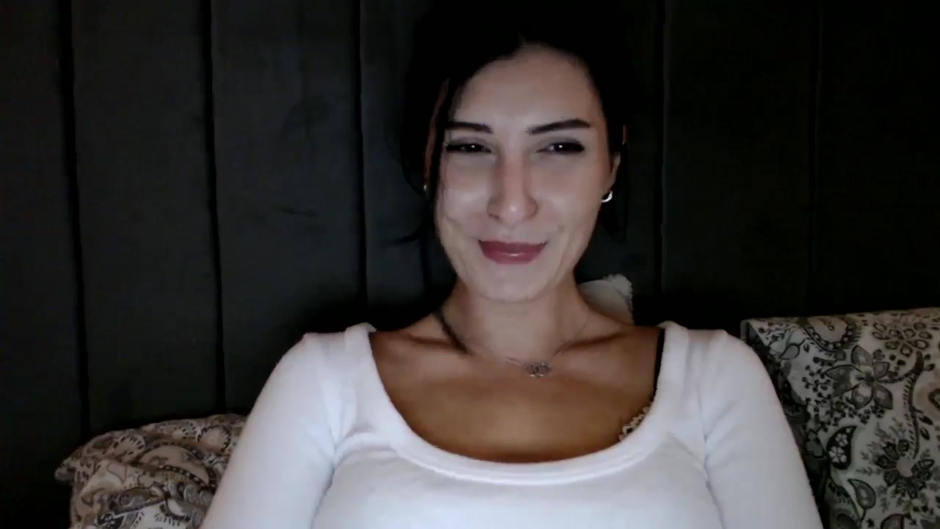 Gallery image thumbnail from Yara_77's myfreecams stream on, 12/18/2025, 13:39 image 9 of 20
