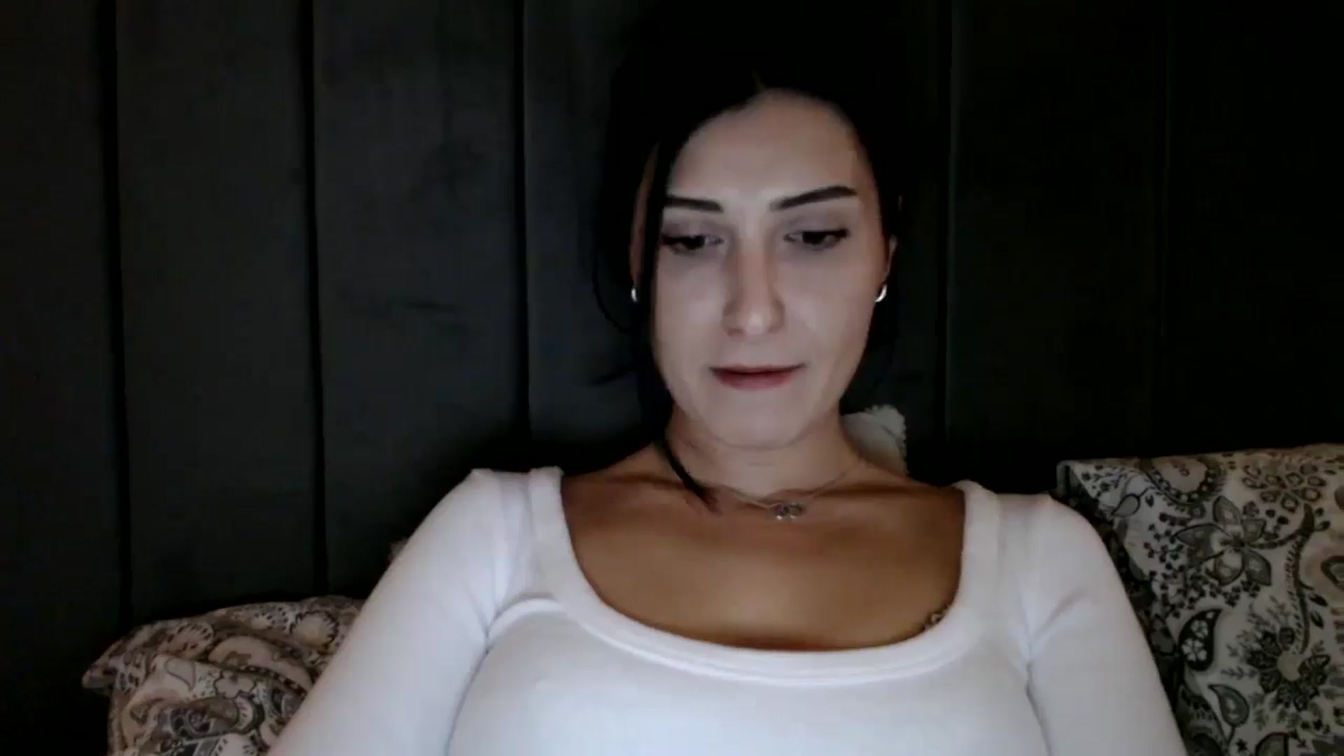 Gallery image thumbnail from Yara_77's myfreecams stream on, 12/18/2025, 13:39 image 17 of 20