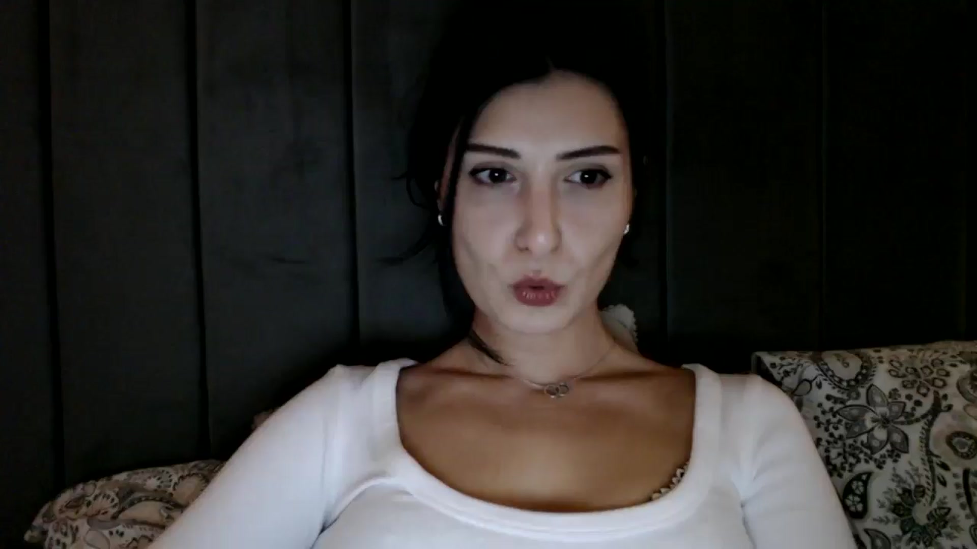 Gallery image thumbnail from Yara_77's myfreecams stream on, 12/18/2025, 13:39 image 1 of 20