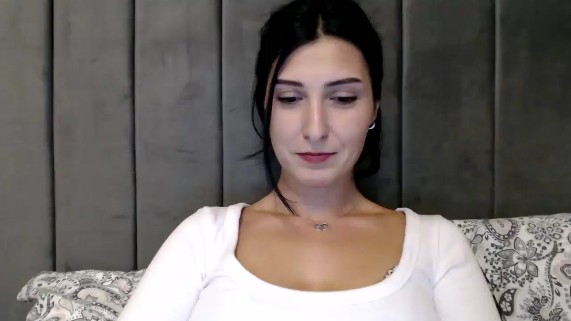 Gallery image thumbnail from Yara_77's myfreecams stream on, 12/18/2025, 14:18 image 1 of 20