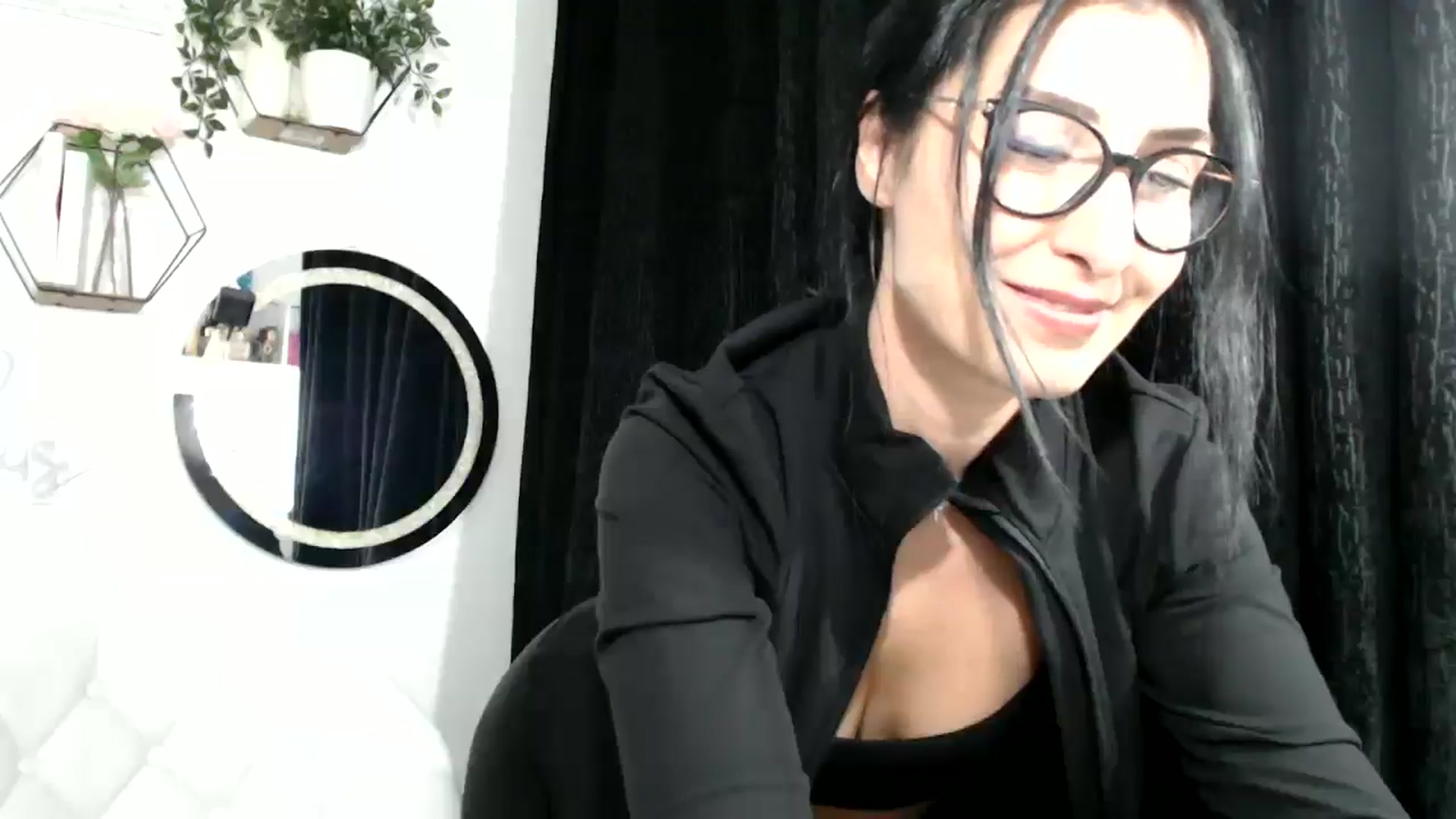 Gallery image thumbnail from Yara_77's myfreecams stream on, 01/14/2026, 18:36 image 11 of 20