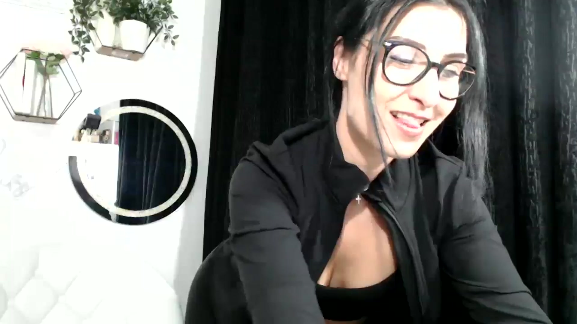 Gallery image thumbnail from Yara_77's myfreecams stream on, 01/14/2026, 18:36 image 10 of 20