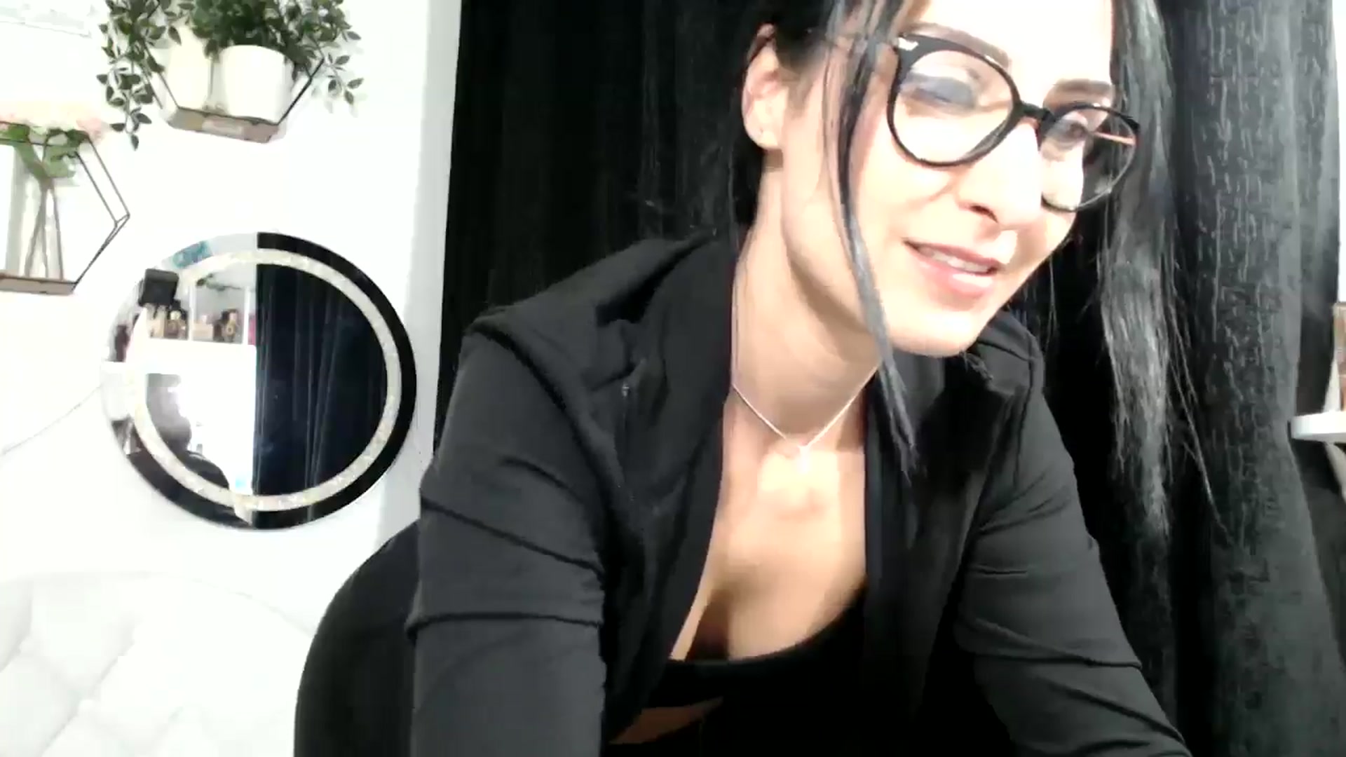Gallery image thumbnail from Yara_77's myfreecams stream on, 01/14/2026, 18:36 image 18 of 20