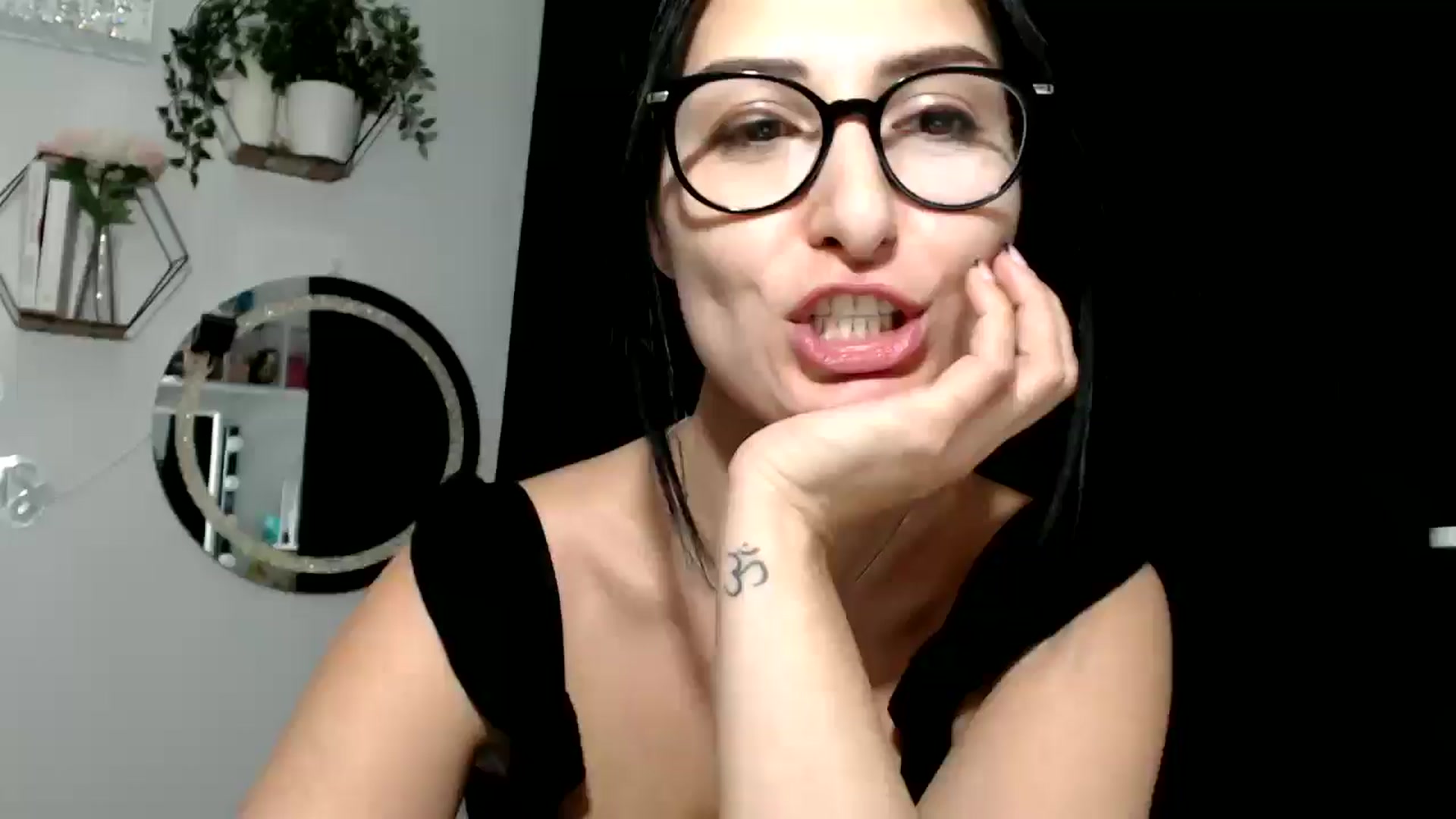 Gallery image thumbnail from Yara_77's myfreecams stream on, 01/15/2026, 16:42 image 10 of 20