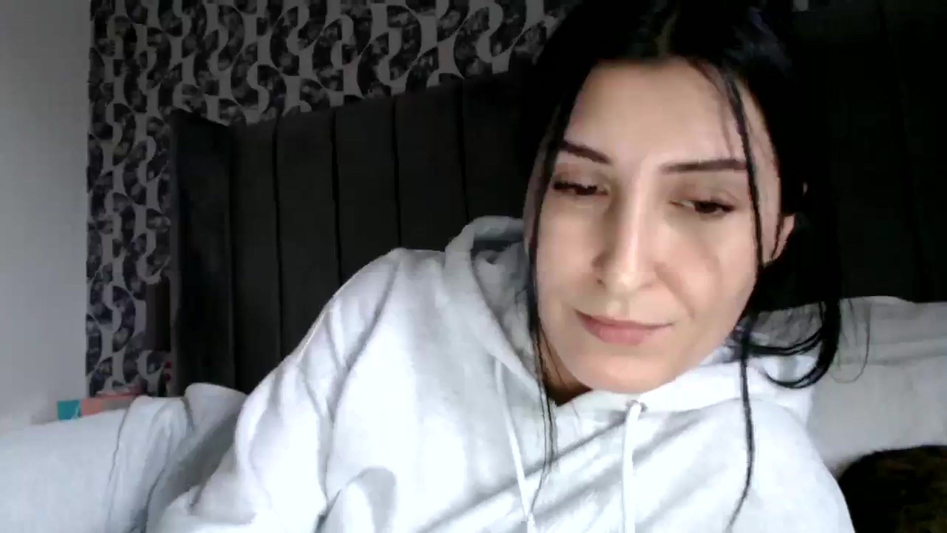 Gallery image thumbnail from Yara_77's myfreecams stream on, 02/01/2026, 15:08 image 13 of 20