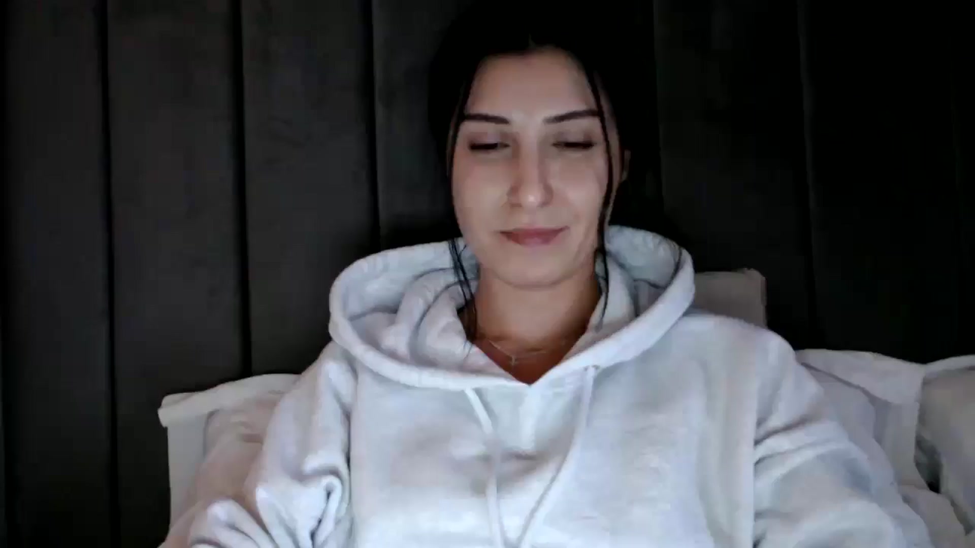 Gallery image thumbnail from Yara_77's myfreecams stream on, 02/01/2026, 15:19 image 17 of 20