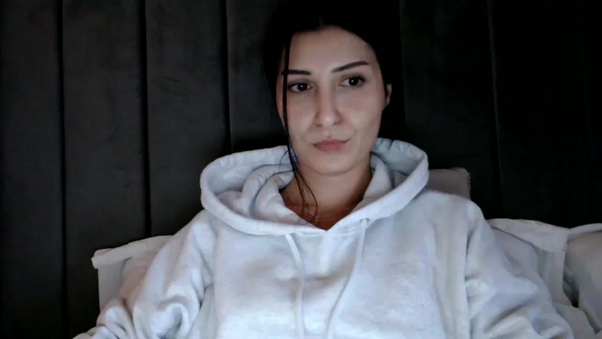 Gallery image thumbnail from Yara_77's myfreecams stream on, 02/01/2026, 15:19 image 12 of 20