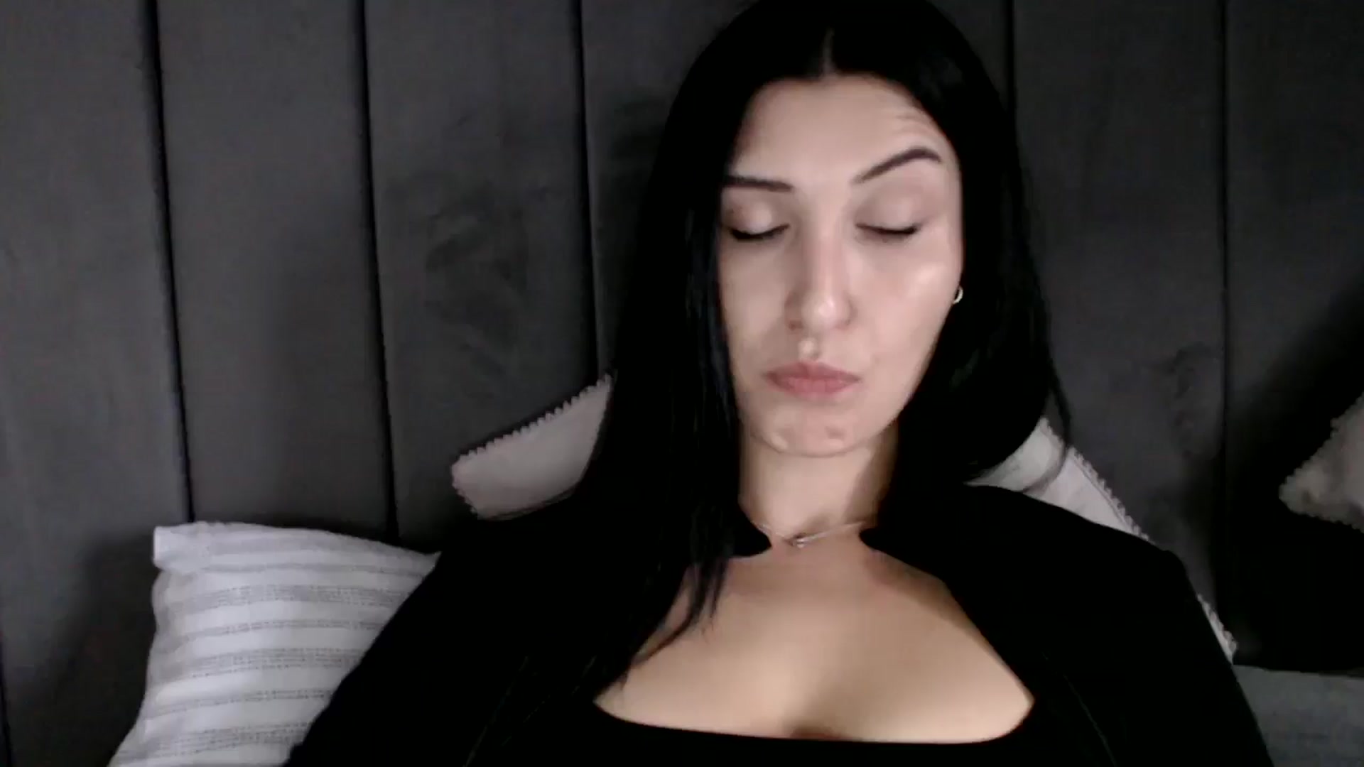 Gallery image thumbnail from Yara_77's myfreecams stream on, 02/04/2026, 11:26 image 12 of 20
