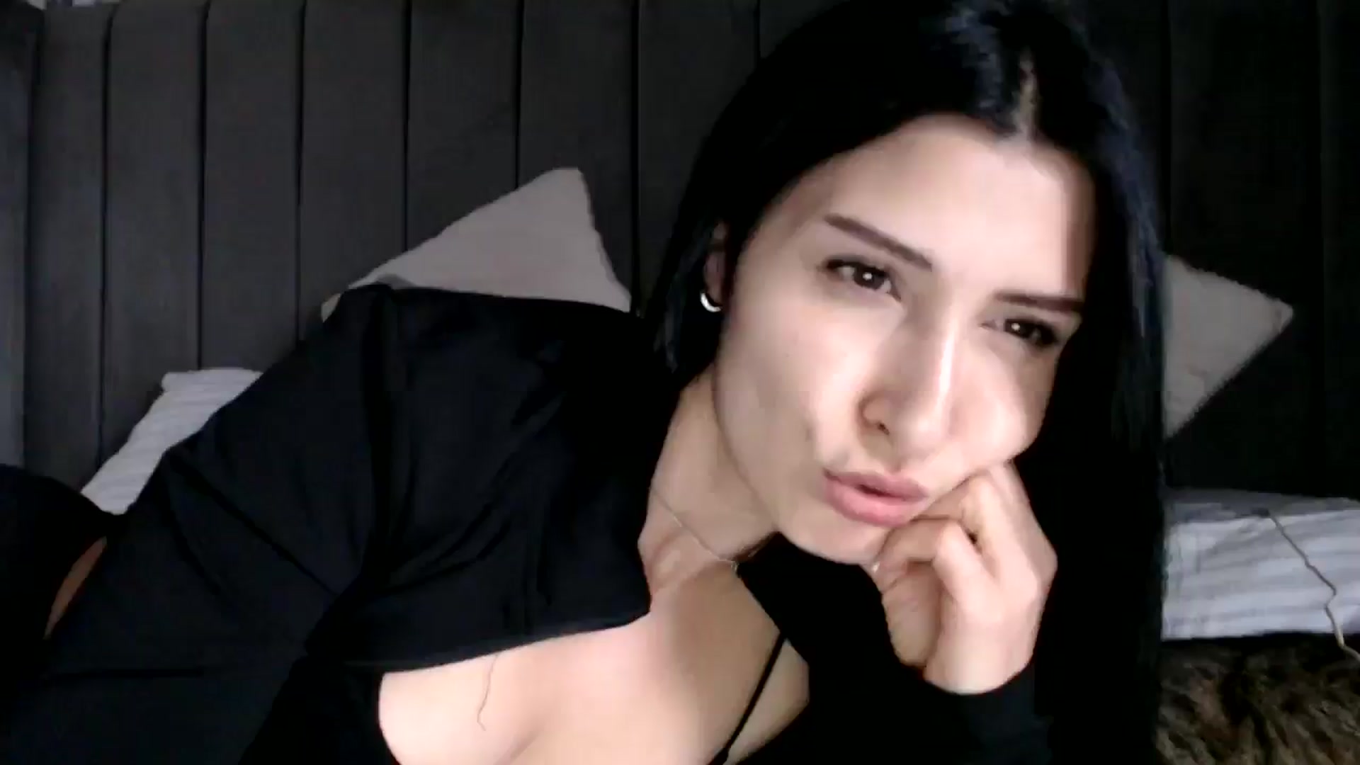 Gallery image thumbnail from Yara_77's myfreecams stream on, 02/04/2026, 11:26 image 16 of 20