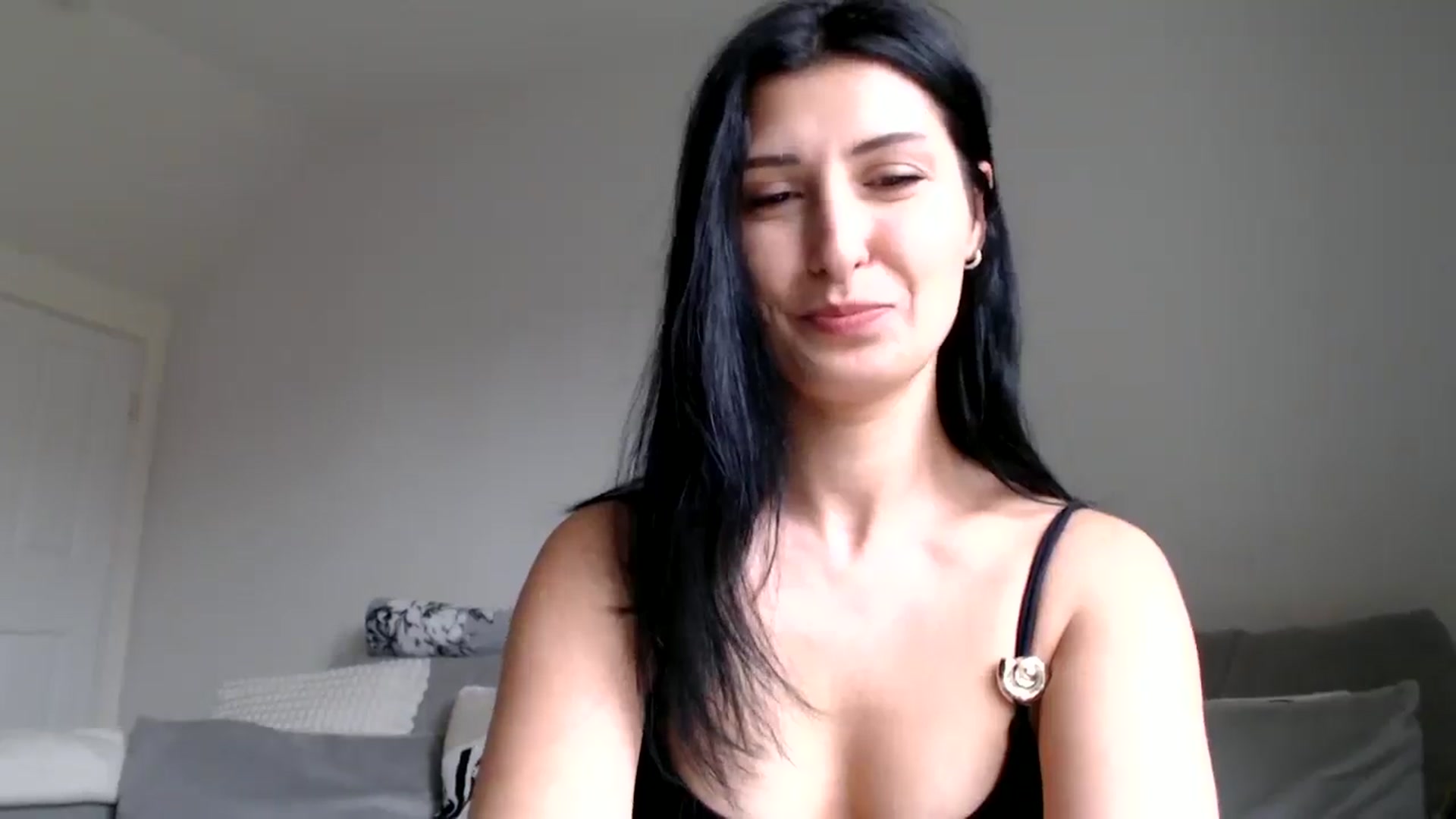 Gallery image thumbnail from Yara_77's myfreecams stream on, 03/01/2026, 13:30 image 11 of 20