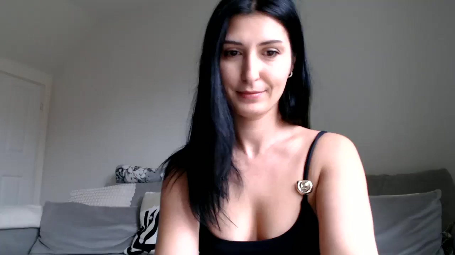 Gallery image thumbnail from Yara_77's myfreecams stream on, 03/01/2026, 13:30 image 14 of 20