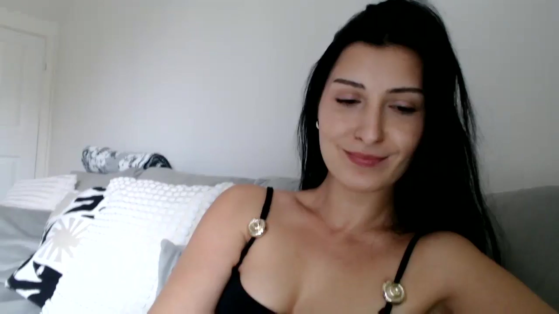 Gallery image thumbnail from Yara_77's myfreecams stream on, 03/01/2026, 13:30 image 8 of 20