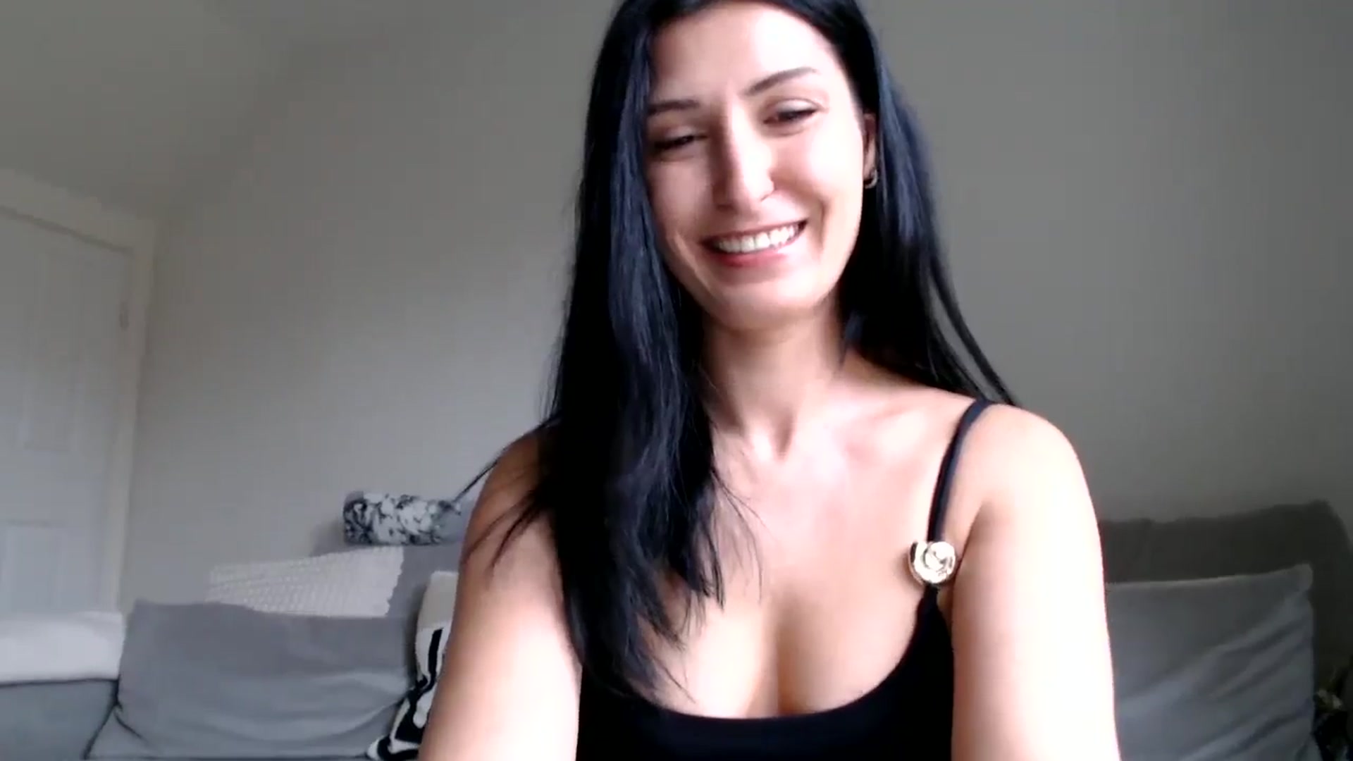 Gallery image thumbnail from Yara_77's myfreecams stream on, 03/01/2026, 13:30 image 17 of 20