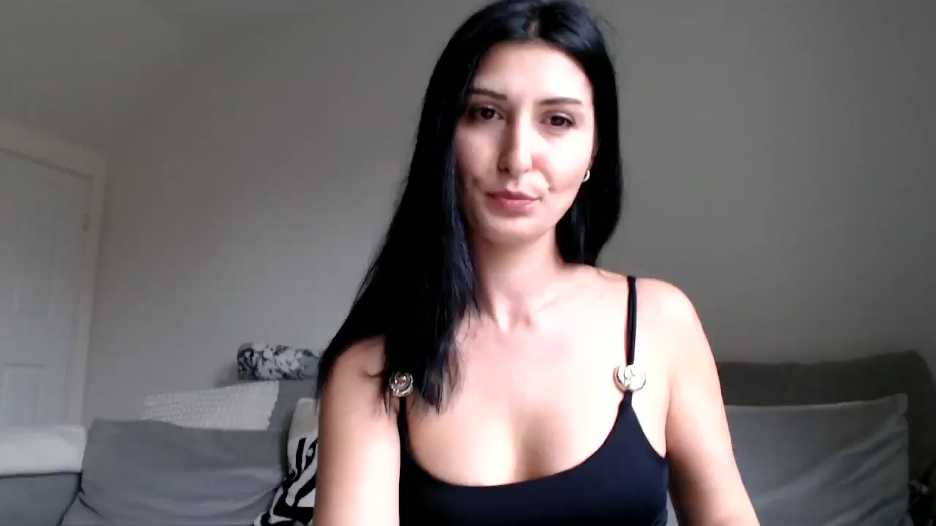 Gallery image thumbnail from Yara_77's myfreecams stream on, 03/01/2026, 13:30 image 15 of 20