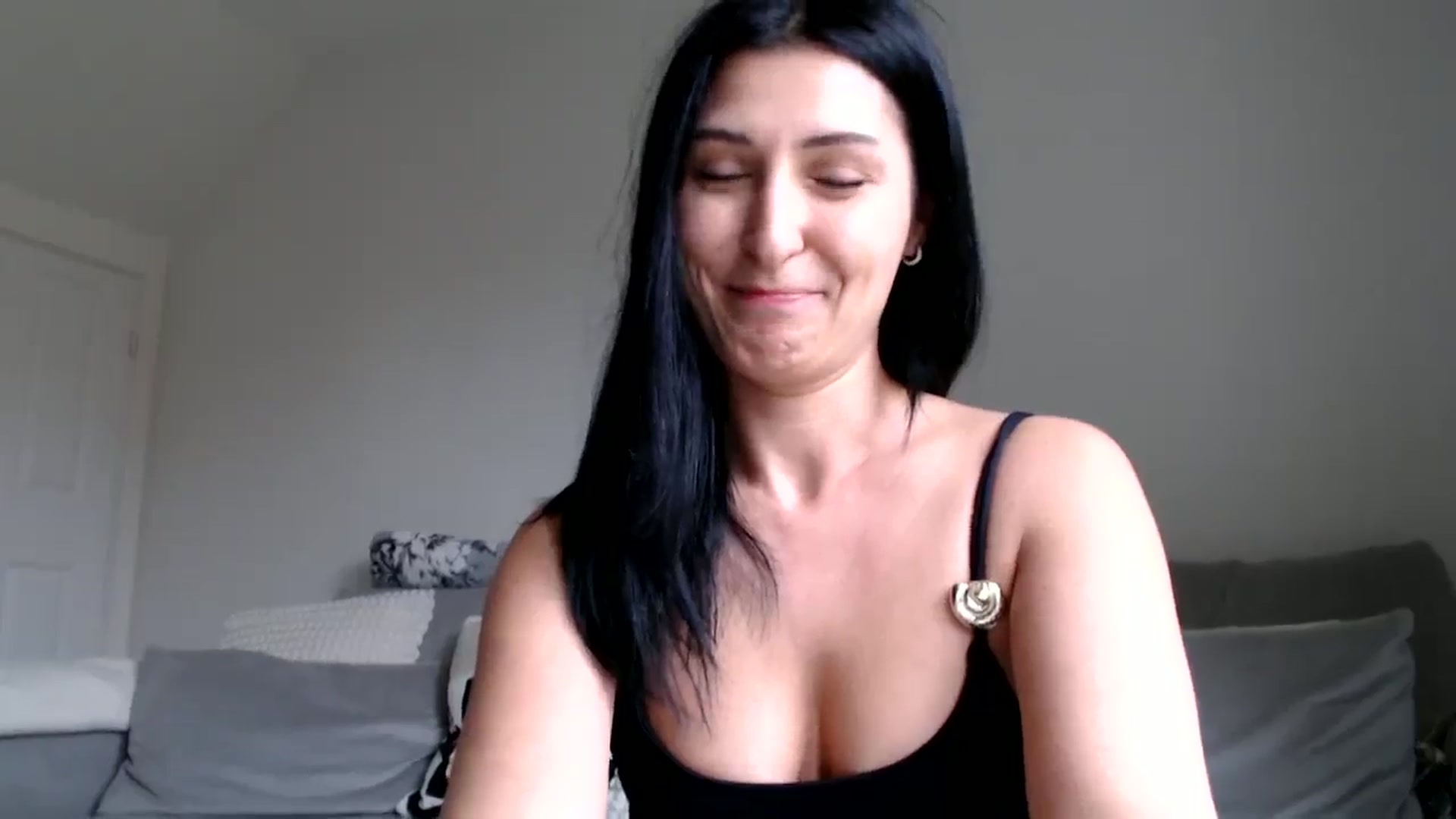 Gallery image thumbnail from Yara_77's myfreecams stream on, 03/01/2026, 13:30 image 13 of 20