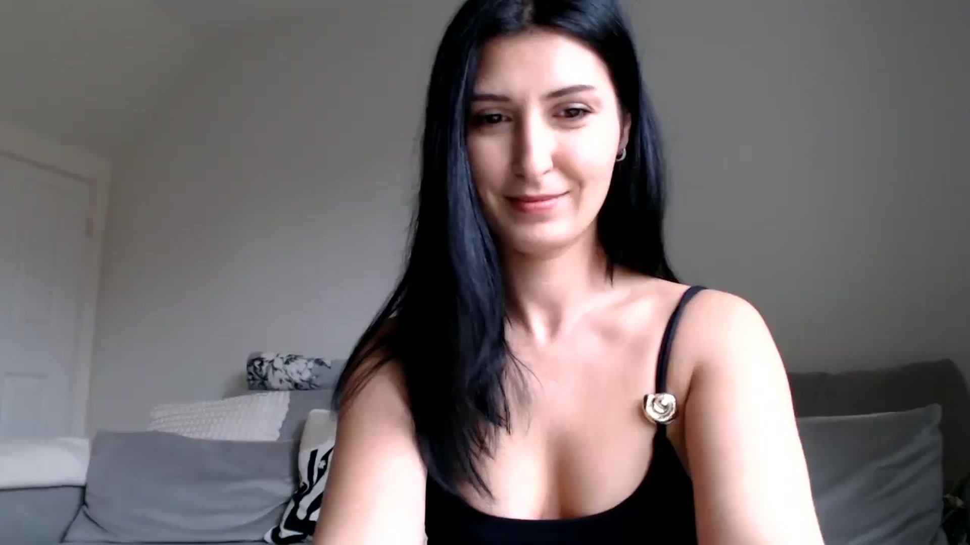 Gallery image thumbnail from Yara_77's myfreecams stream on, 03/01/2026, 13:30 image 16 of 20