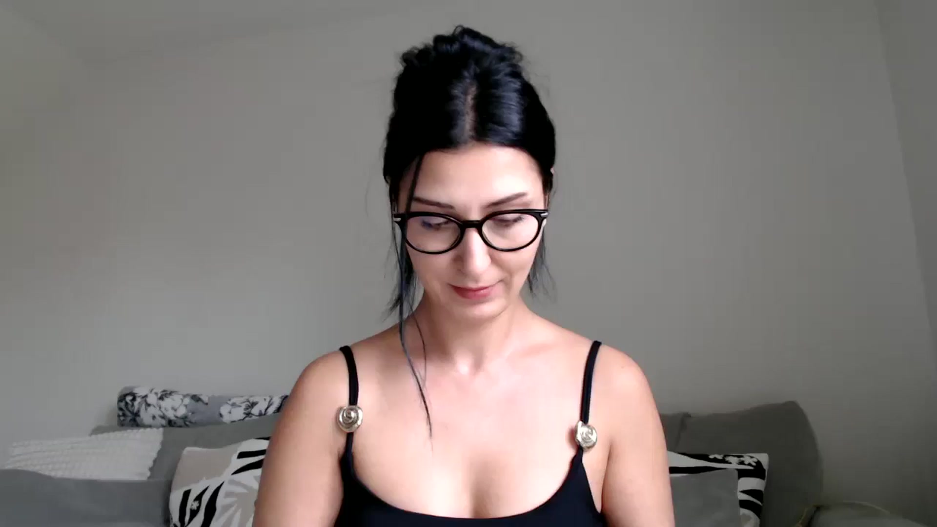 Gallery image thumbnail from Yara_77's myfreecams stream on, 03/01/2026, 13:30 image 1 of 20