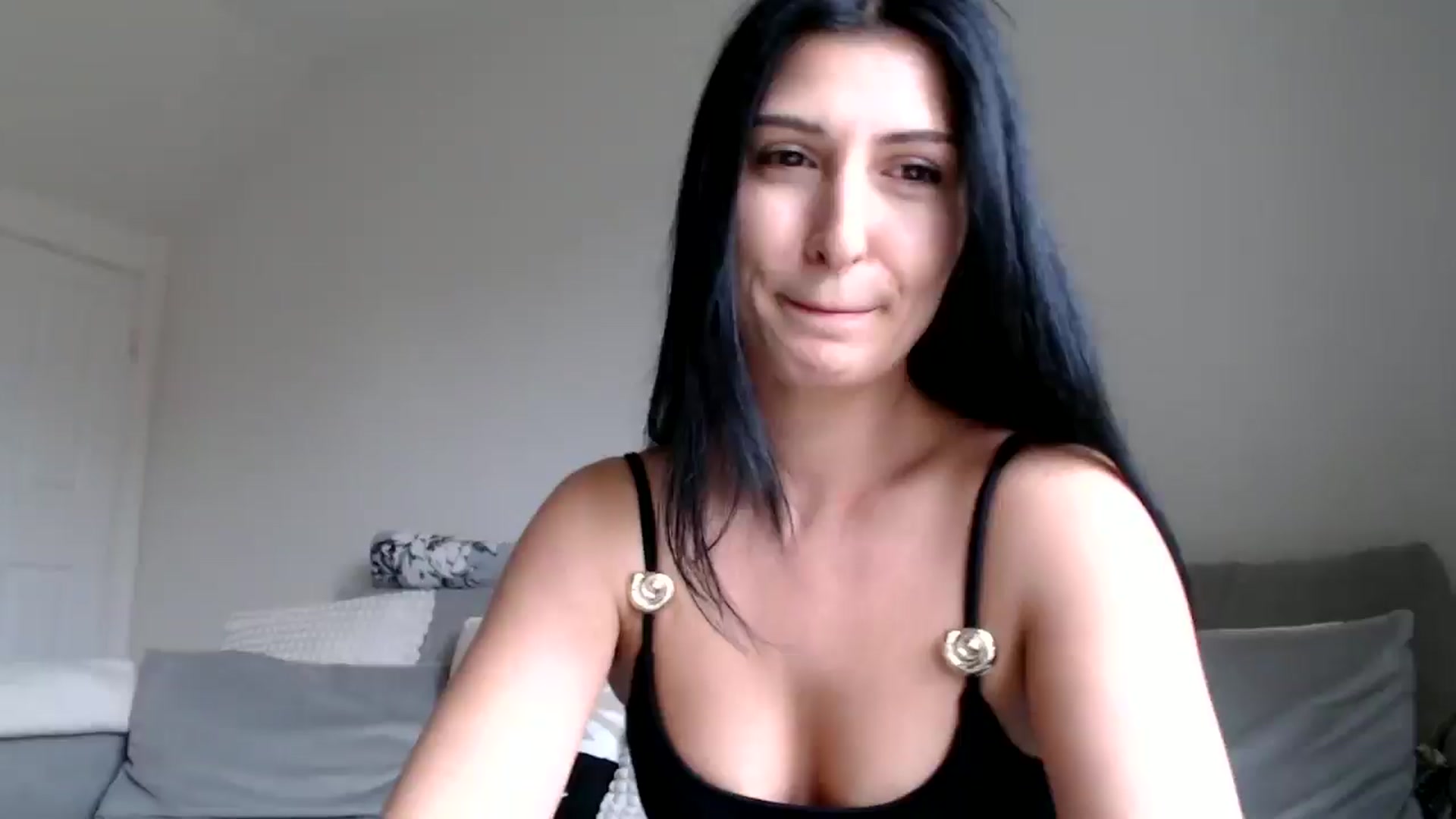 Gallery image thumbnail from Yara_77's myfreecams stream on, 03/01/2026, 13:30 image 12 of 20