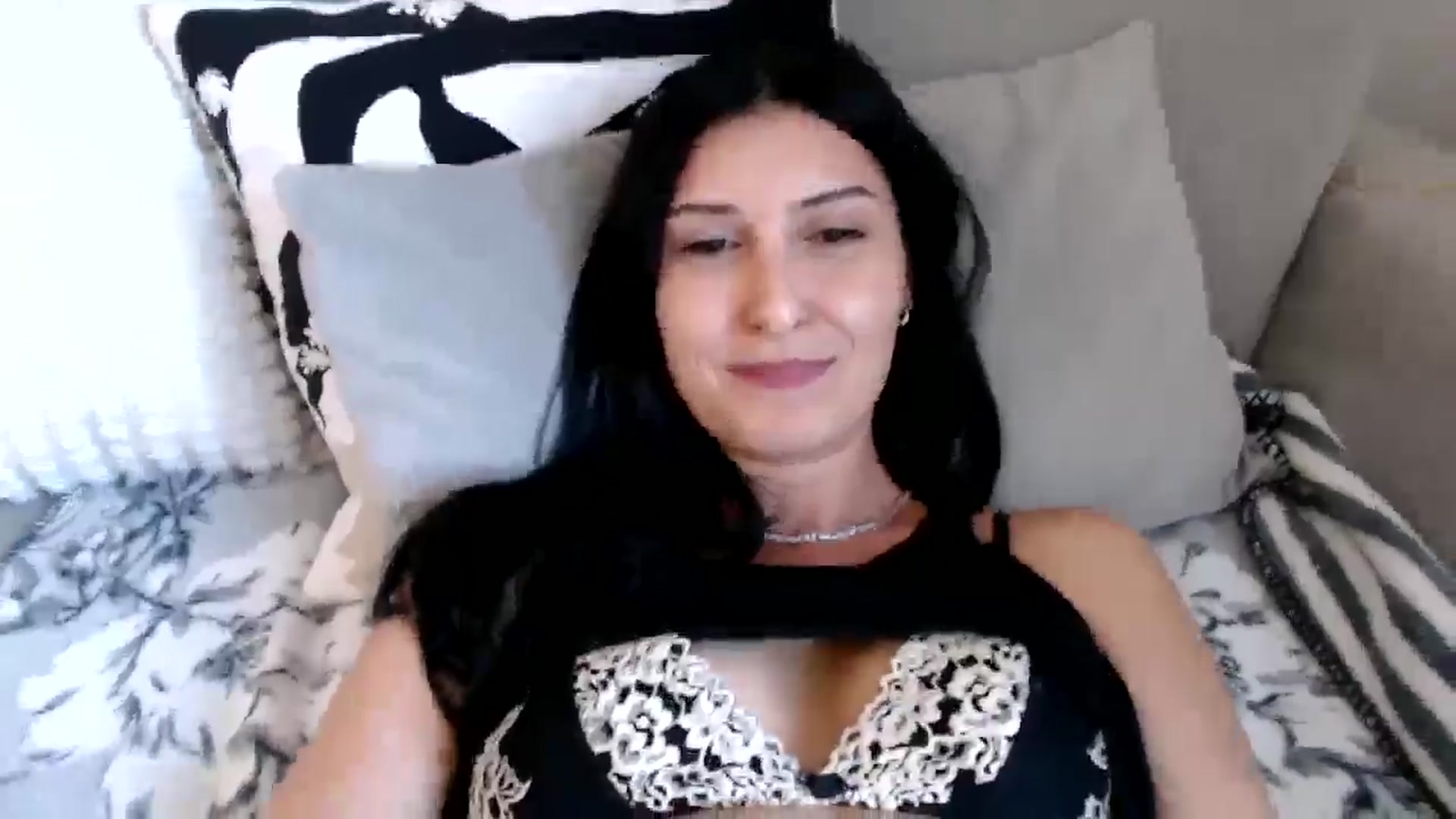 Gallery image thumbnail from Yara_77's myfreecams stream on, 04/02/2026, 13:31 image 17 of 20