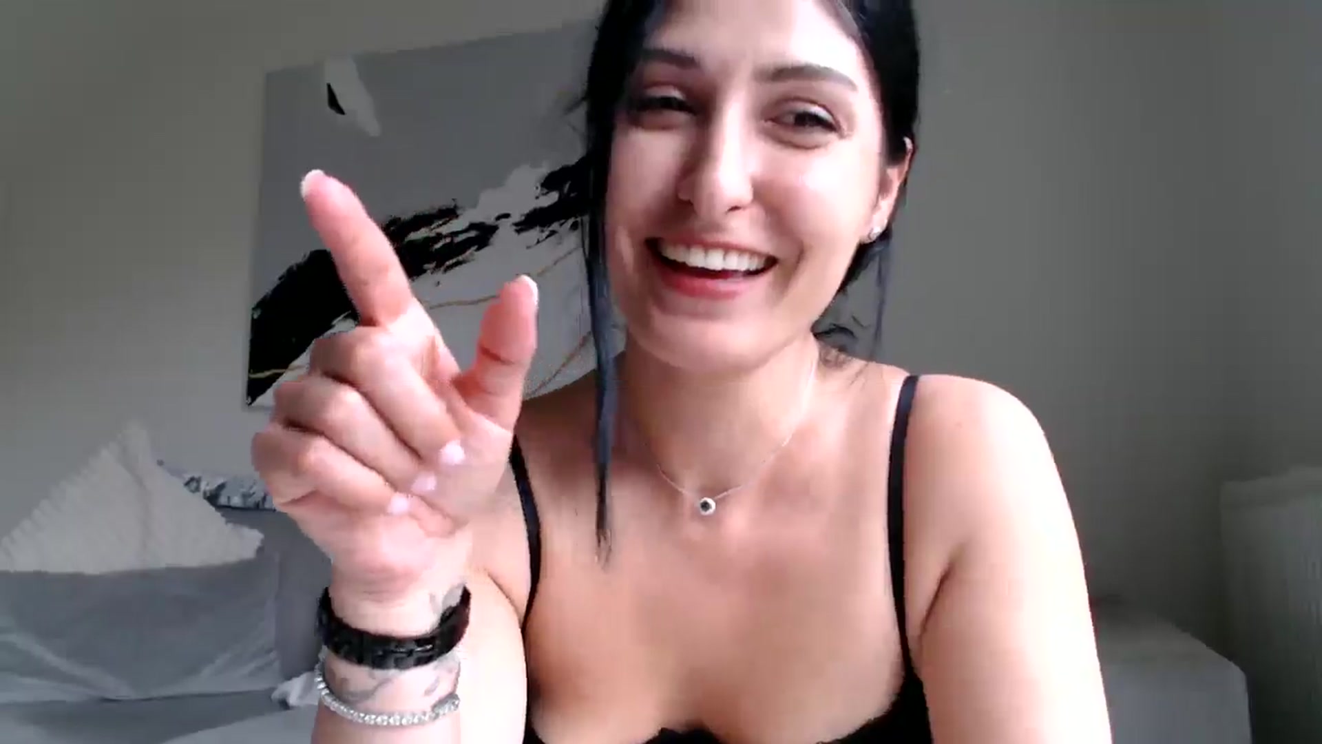 Gallery image thumbnail from Yara_77's myfreecams stream on, 05/05/2026, 15:59 image 12 of 20