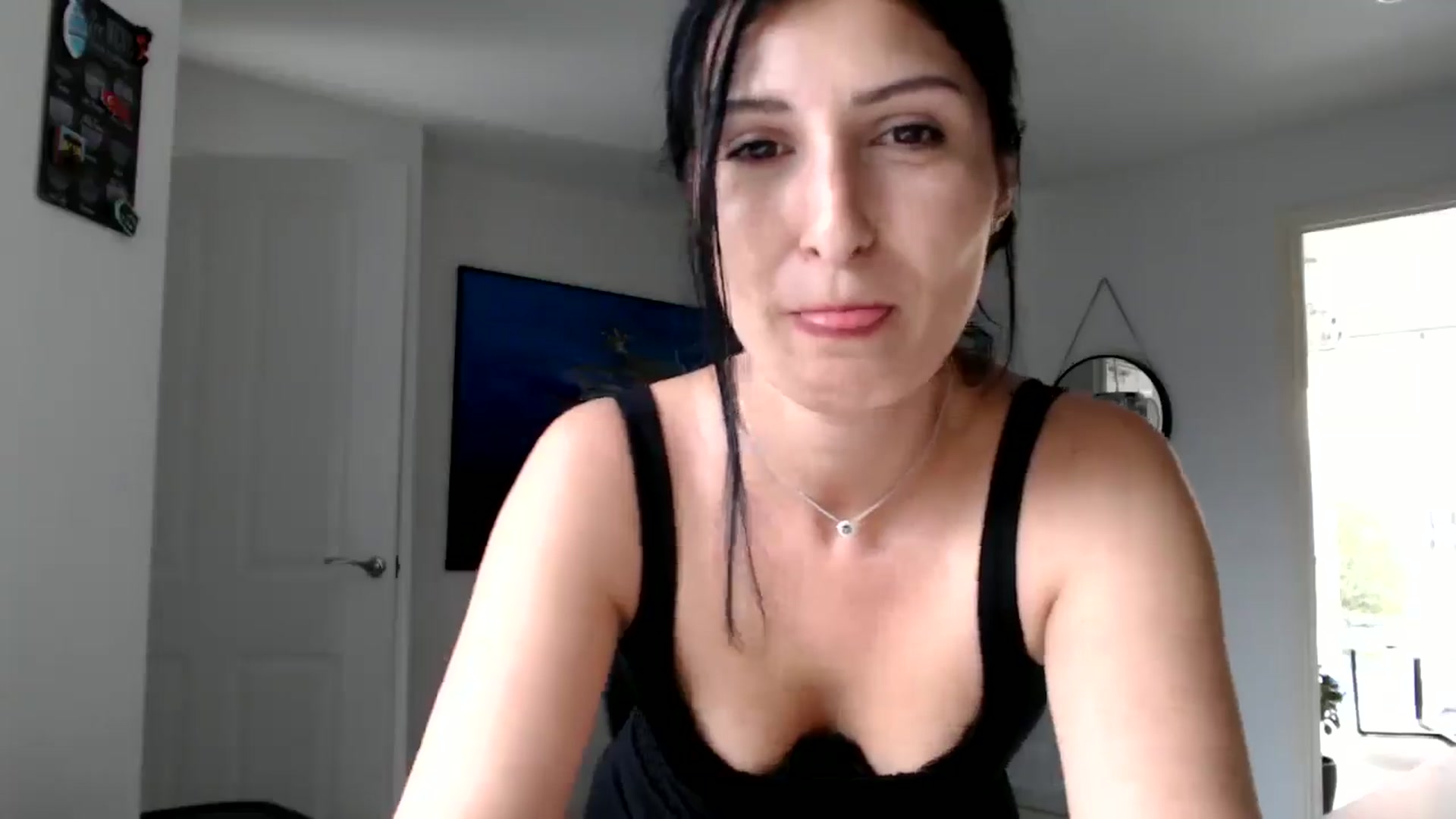 Gallery image thumbnail from Yara_77's myfreecams stream on, 05/05/2026, 15:59 image 8 of 20