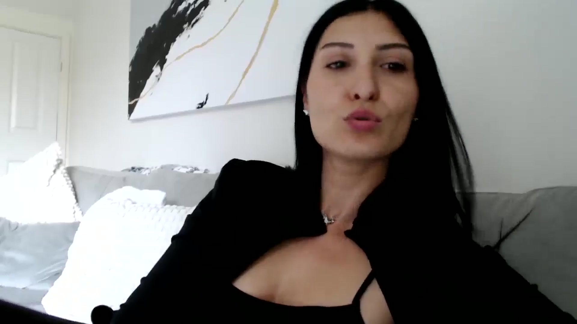 Gallery image thumbnail from Yara_77's myfreecams stream on, 05/08/2026, 14:20 image 7 of 20