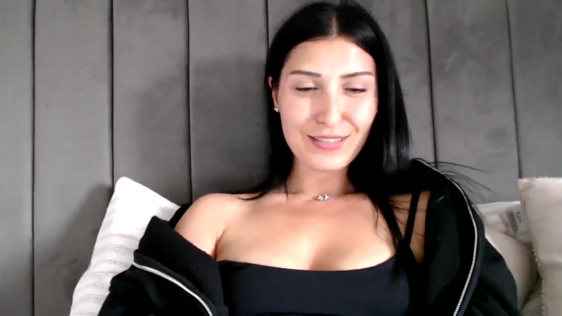 Gallery image thumbnail from Yara_77's myfreecams stream on, 05/09/2026, 15:12 image 14 of 20