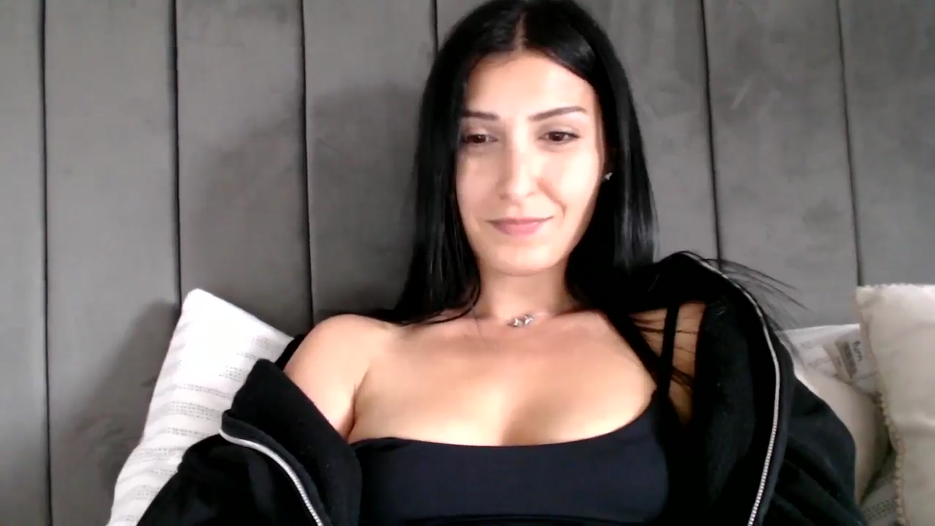 Gallery image thumbnail from Yara_77's myfreecams stream on, 05/09/2026, 15:12 image 13 of 20