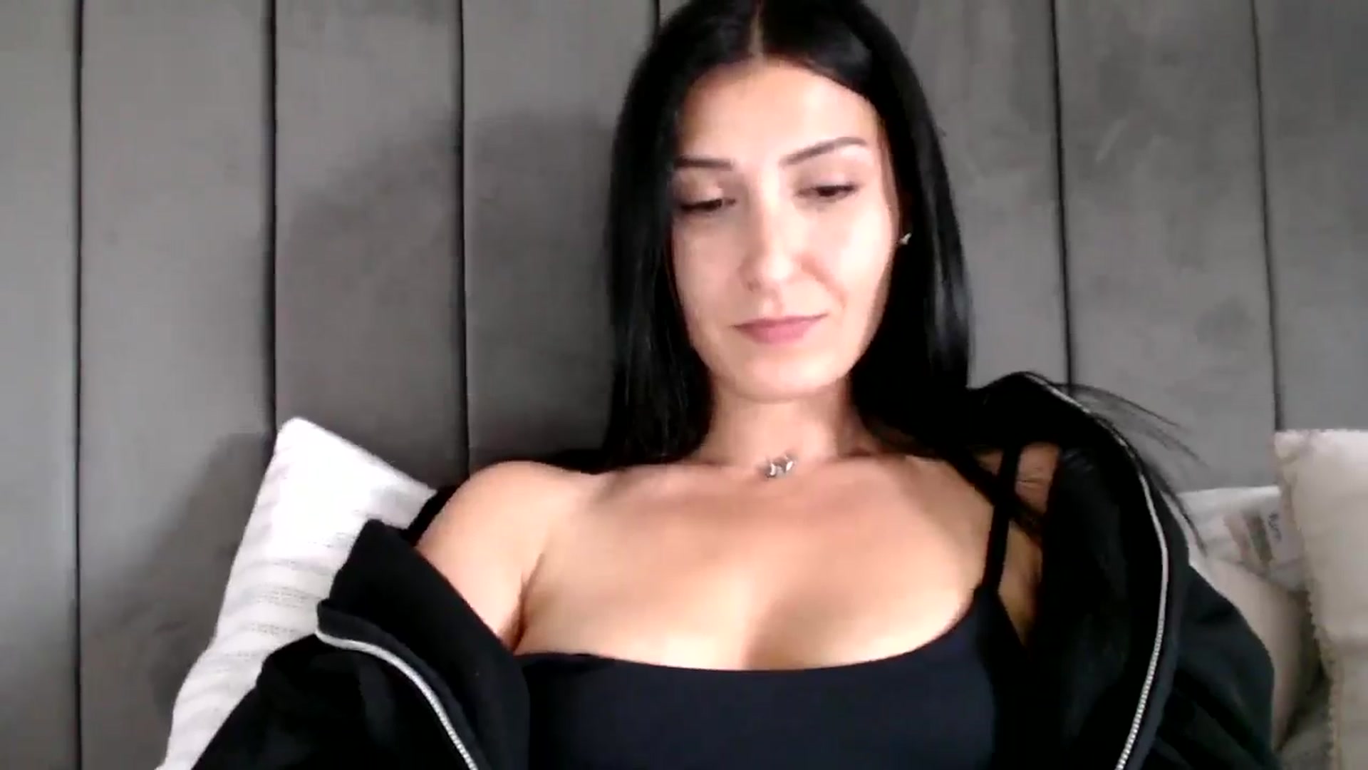 Gallery image thumbnail from Yara_77's myfreecams stream on, 05/09/2026, 15:12 image 11 of 20