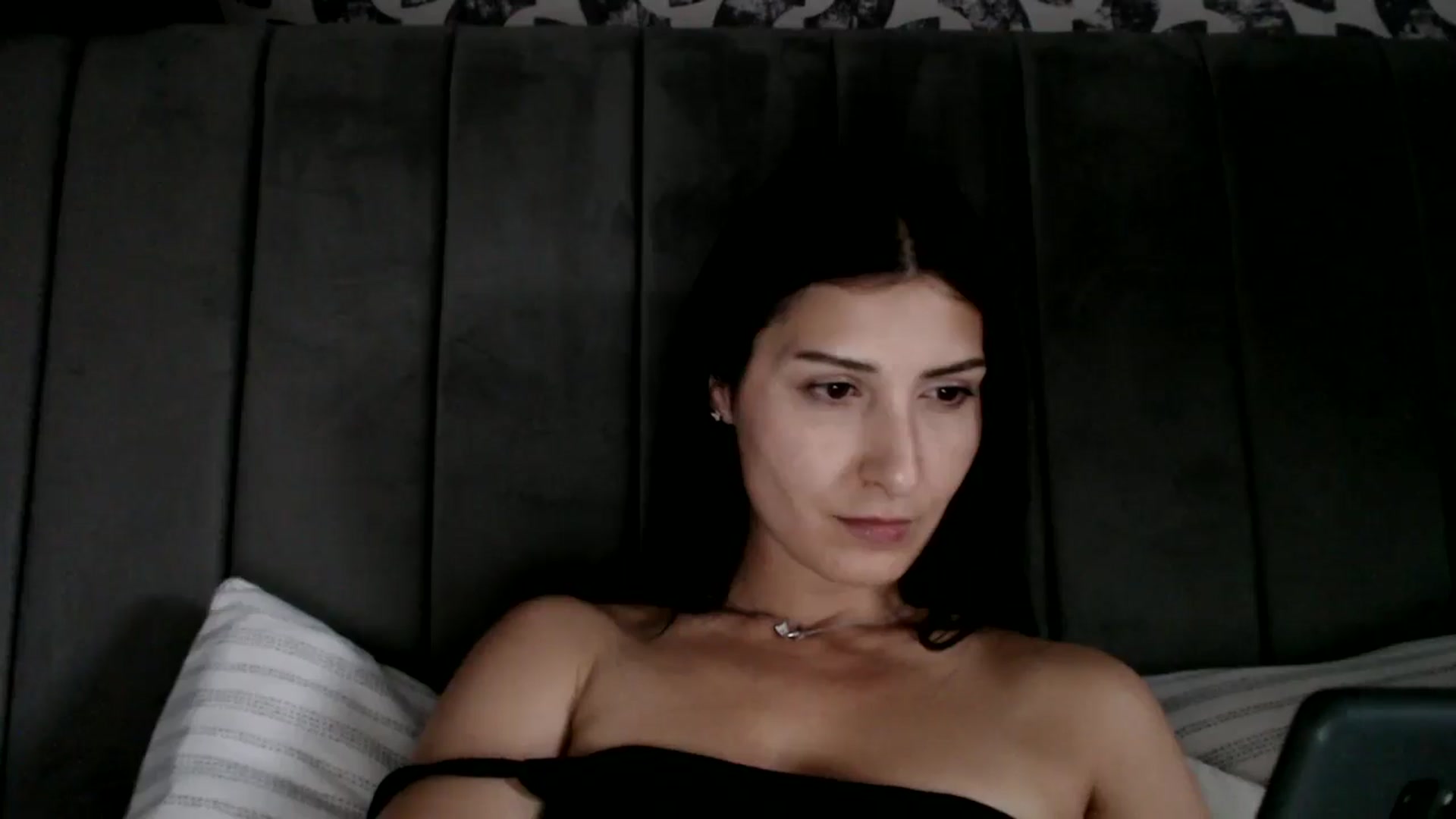 Gallery image thumbnail from Yara_77's myfreecams stream on, 05/09/2026, 16:52 image 19 of 20
