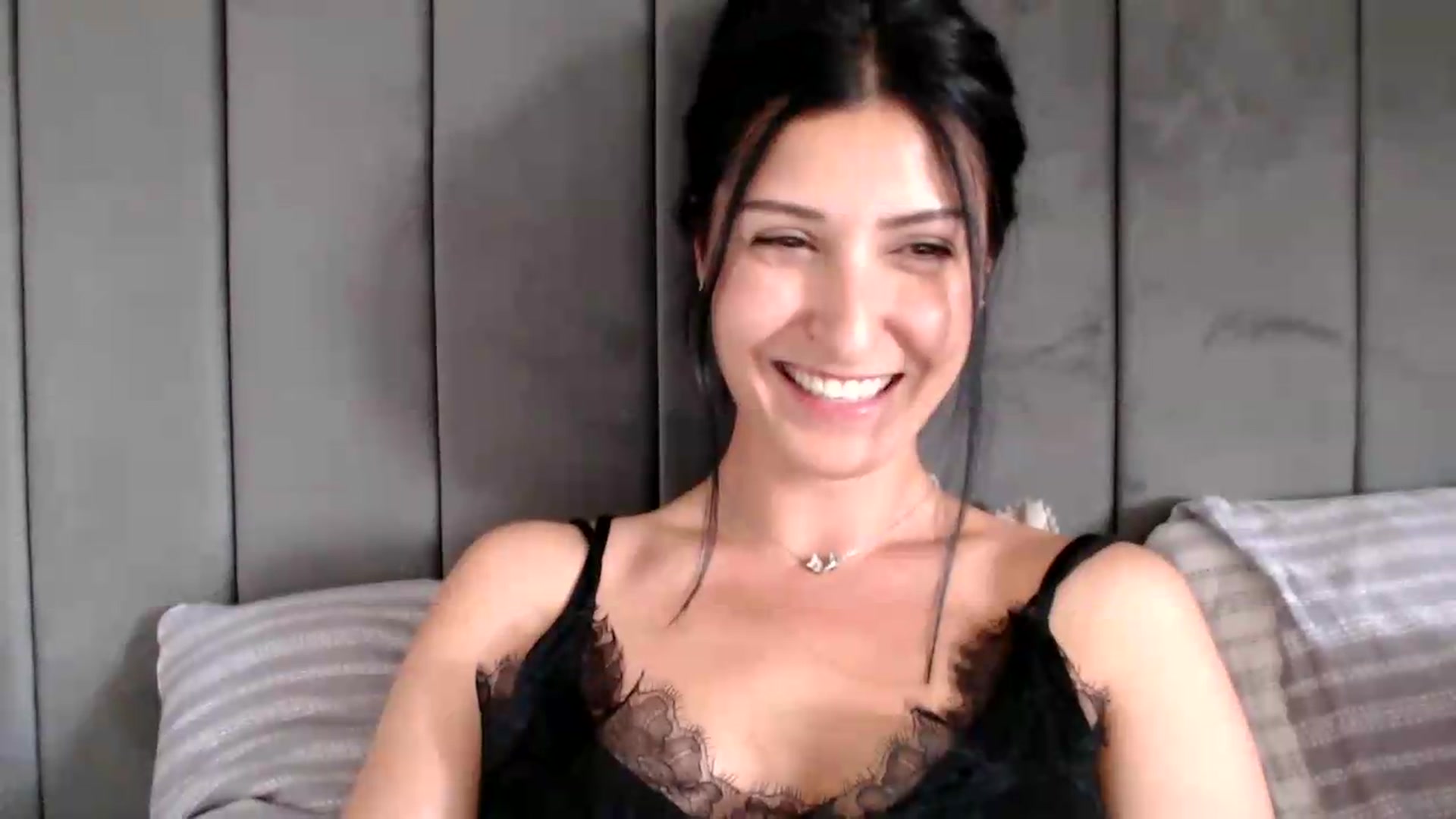 Gallery image thumbnail from Yara_77's myfreecams stream on, 05/10/2026, 13:18 image 8 of 20