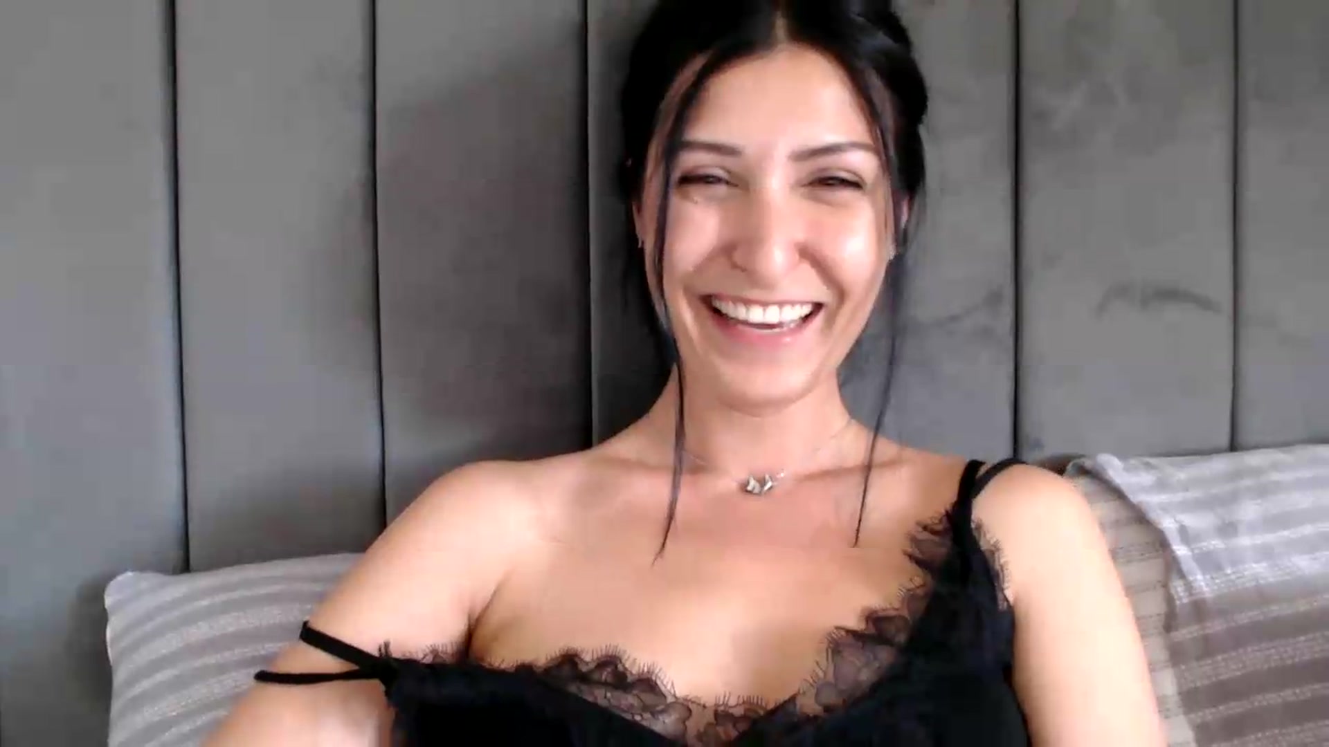 Gallery image thumbnail from Yara_77's myfreecams stream on, 05/10/2026, 13:18 image 17 of 20