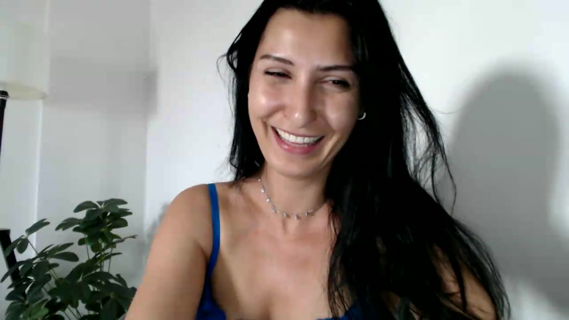 Gallery image thumbnail from Yara_77's myfreecams stream on, 05/25/2026, 13:59 image 17 of 20