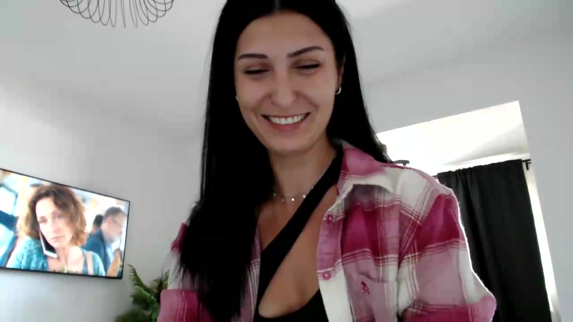 Gallery image thumbnail from Yara_77's myfreecams stream on, 05/29/2026, 11:15 image 18 of 20